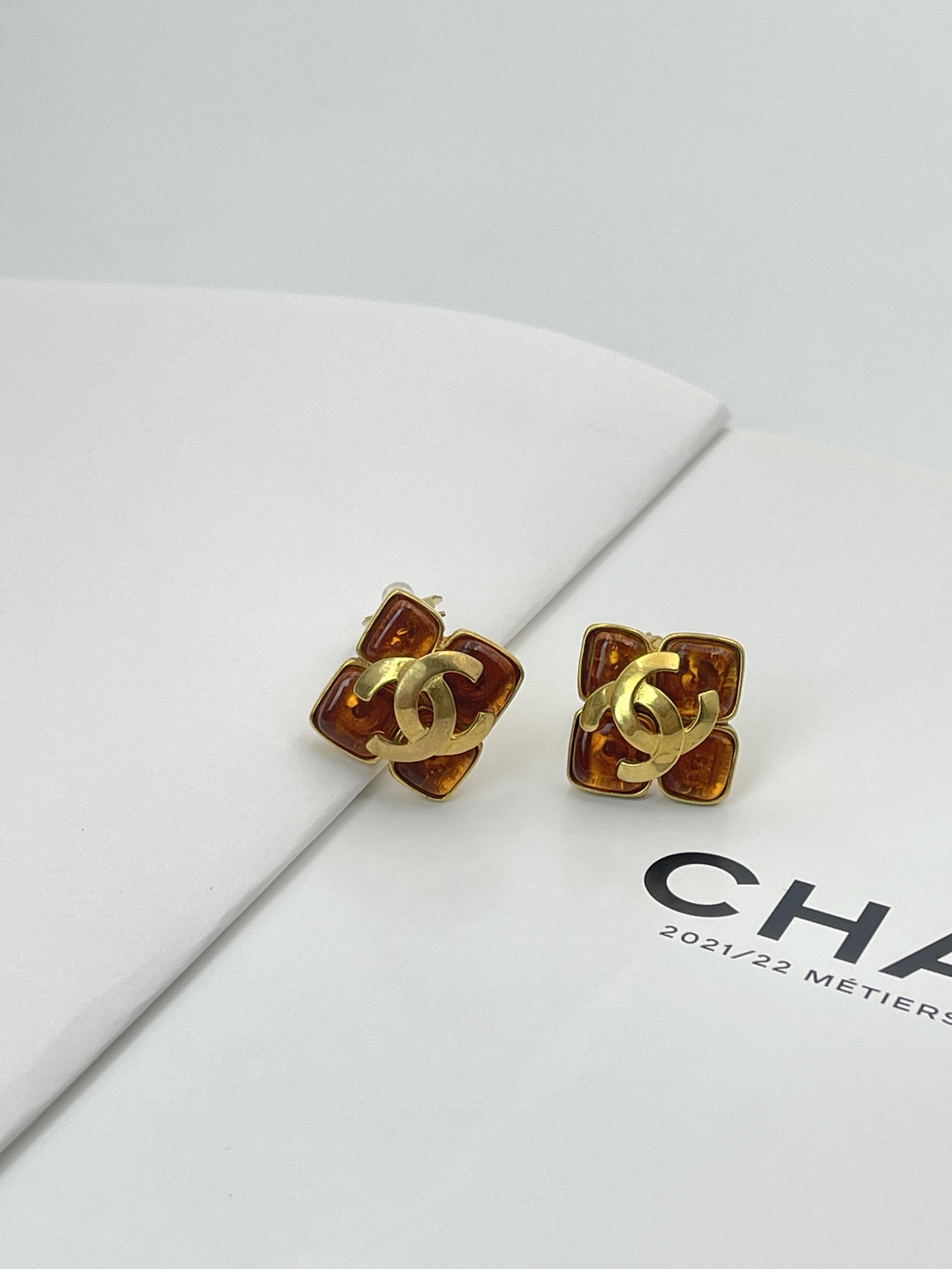 Chanel焦糖琉璃耳夾