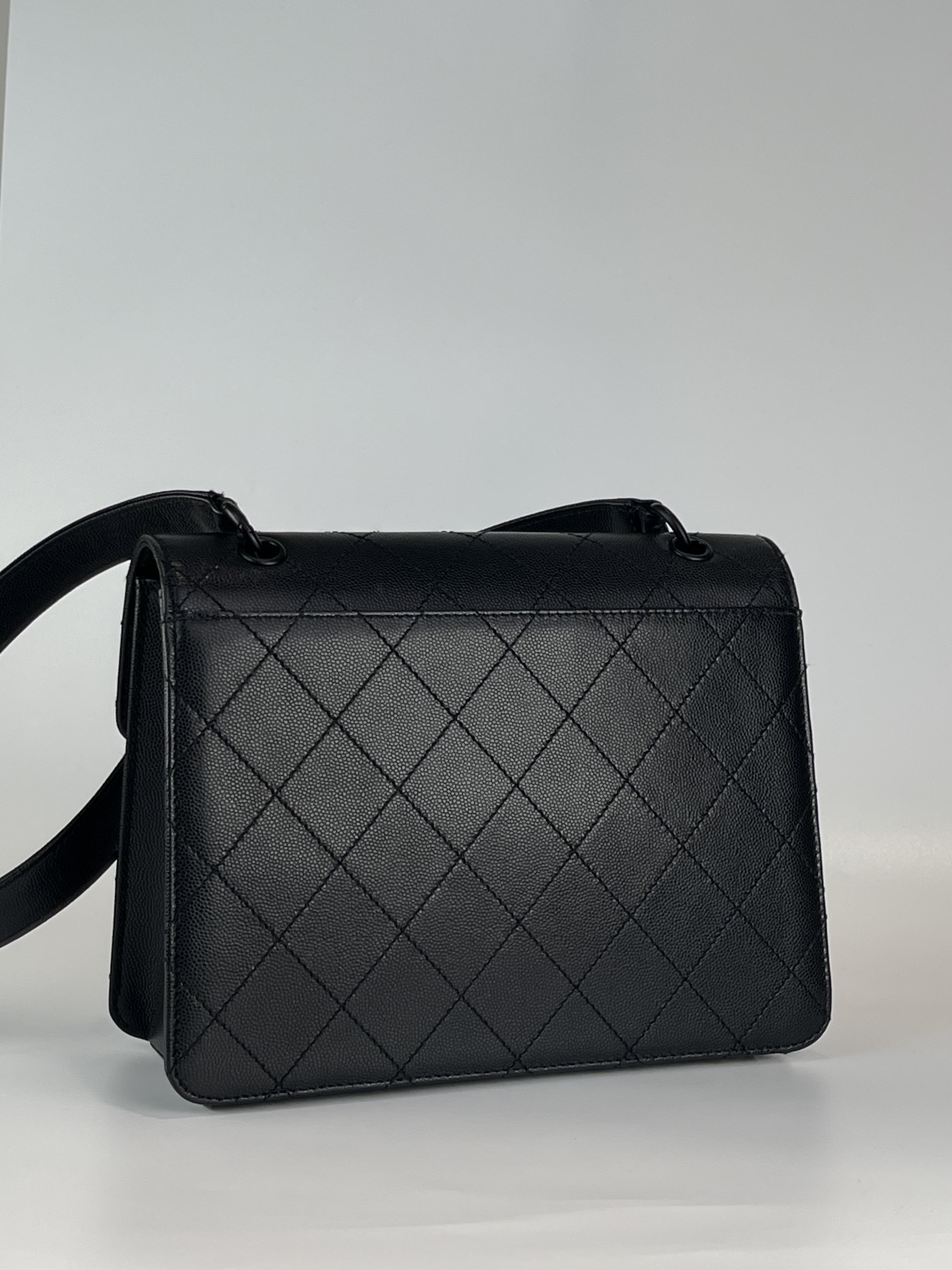 Chanel外縫線so black斜背包