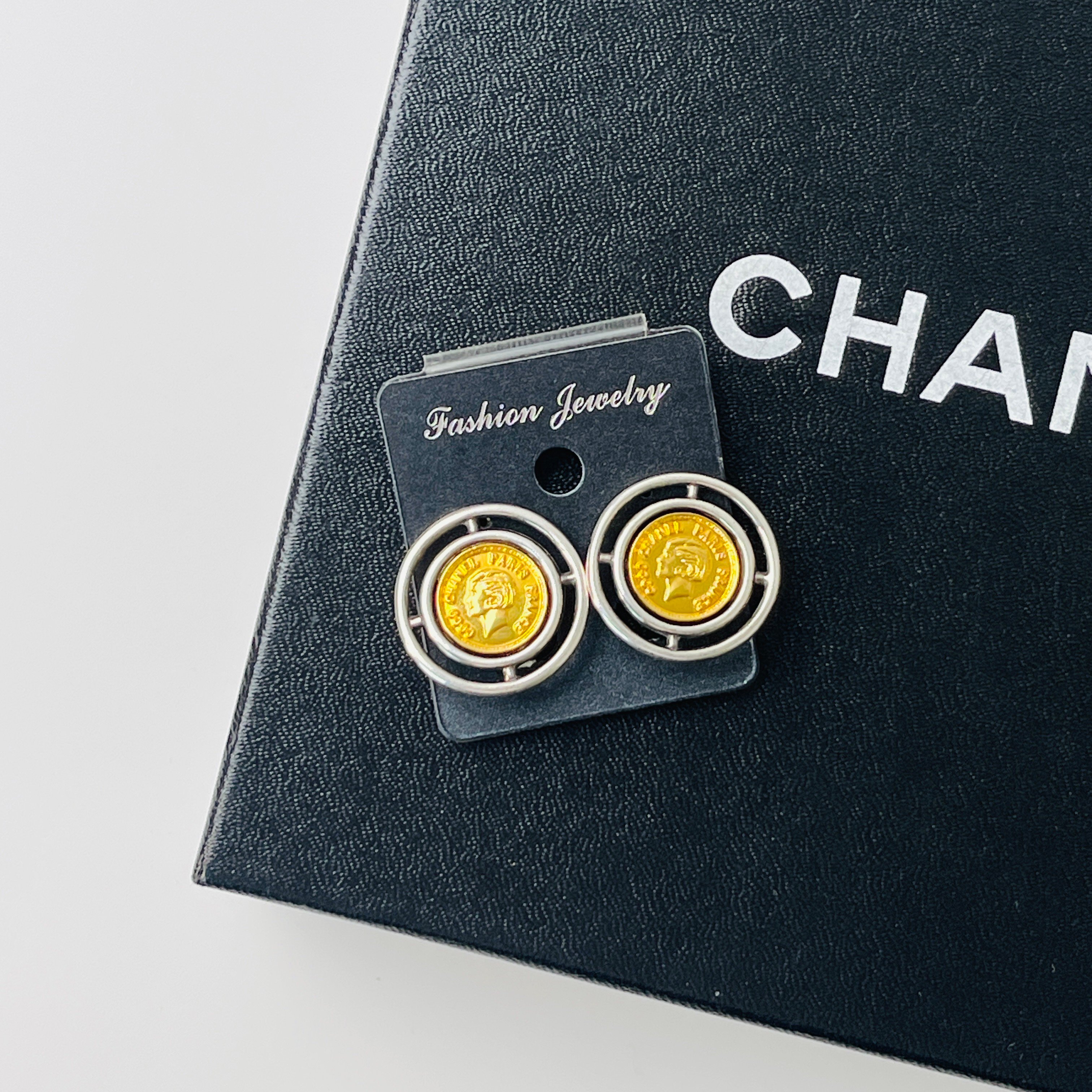 Chanel 金幣銀圈耳夾