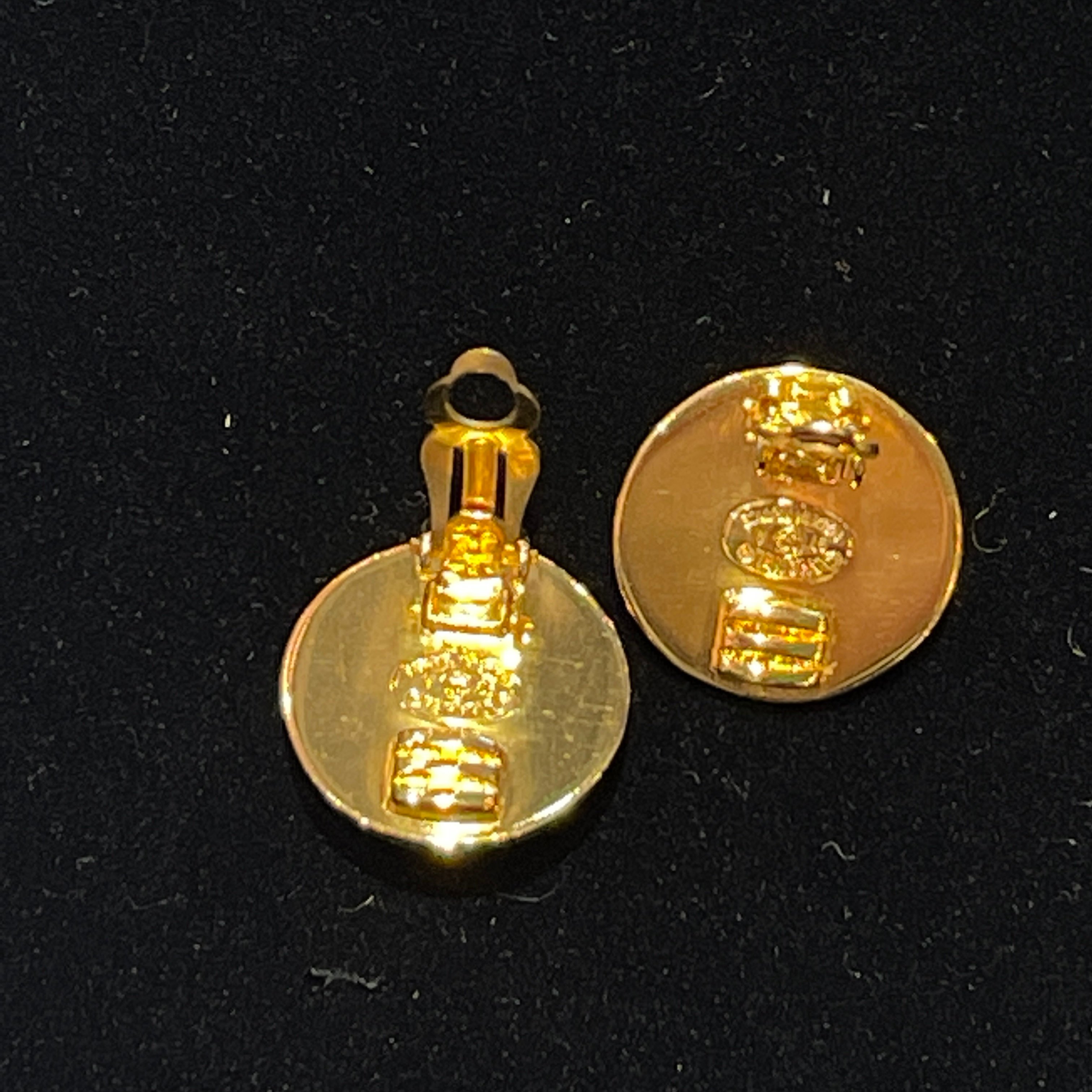 Chanel 實心圓書包釦耳夾