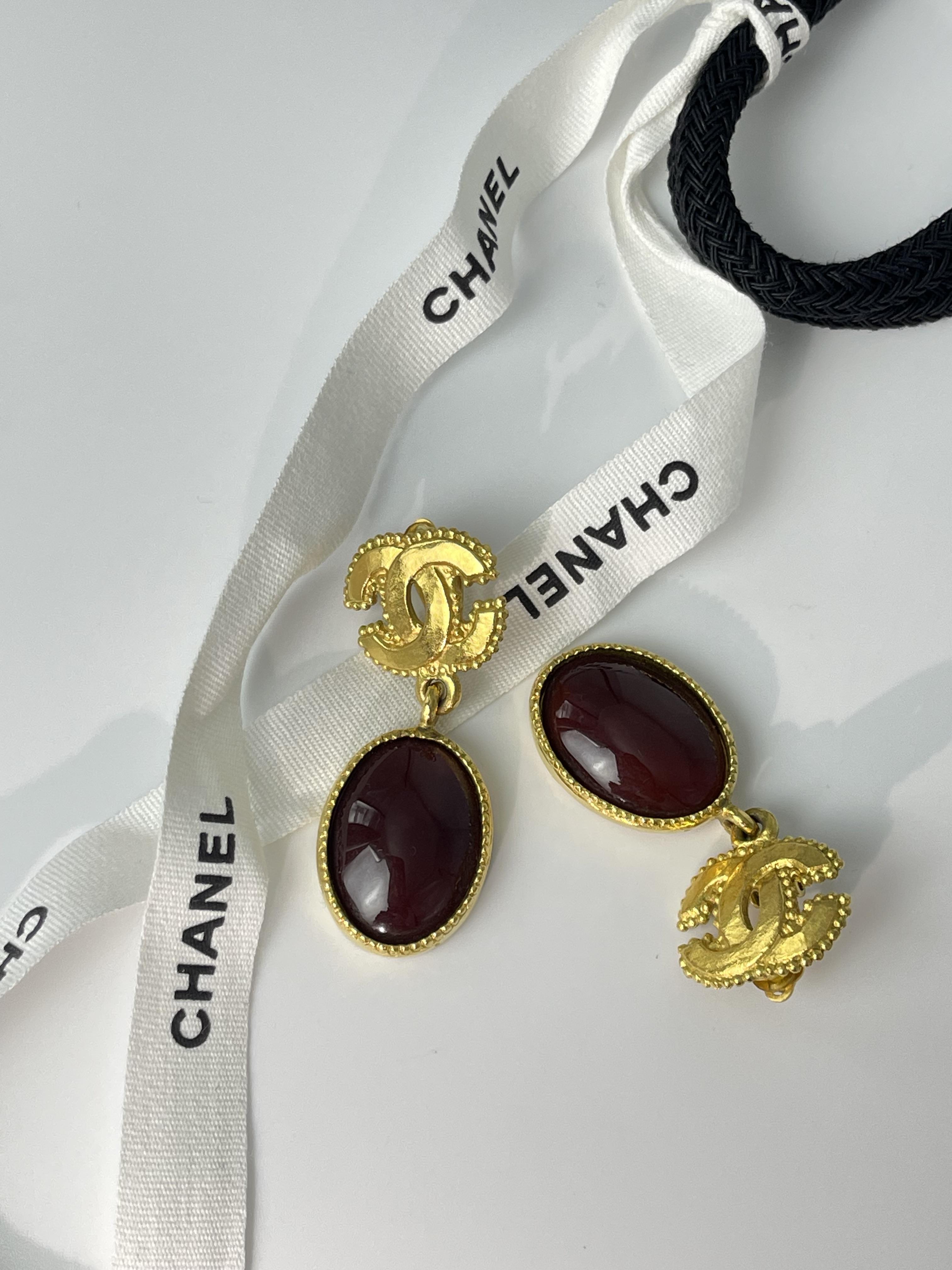 Chanel酒紅琉璃耳夾