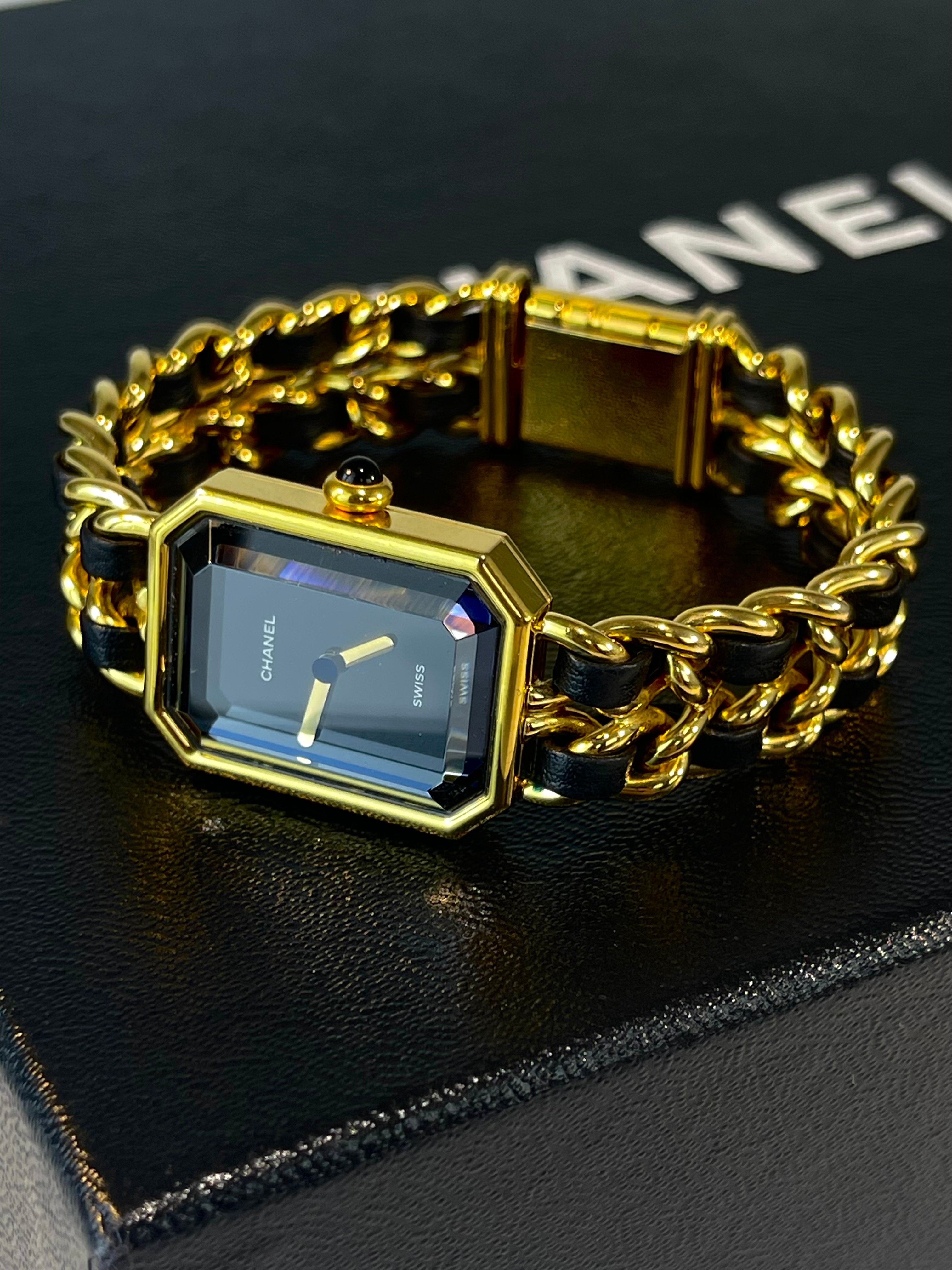 Chanel黑金首映錶