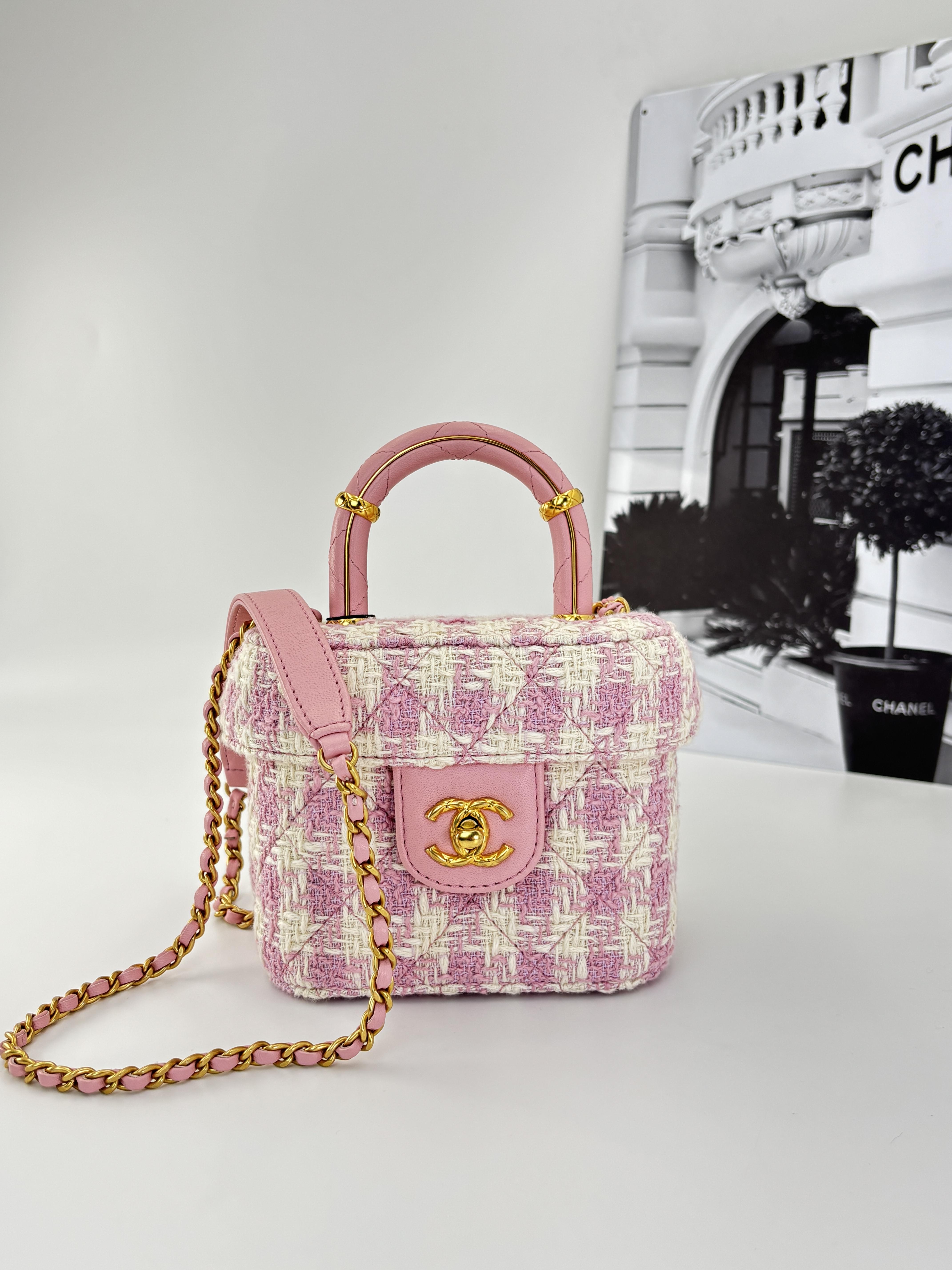 Chanel粉色粗毛呢盒子包