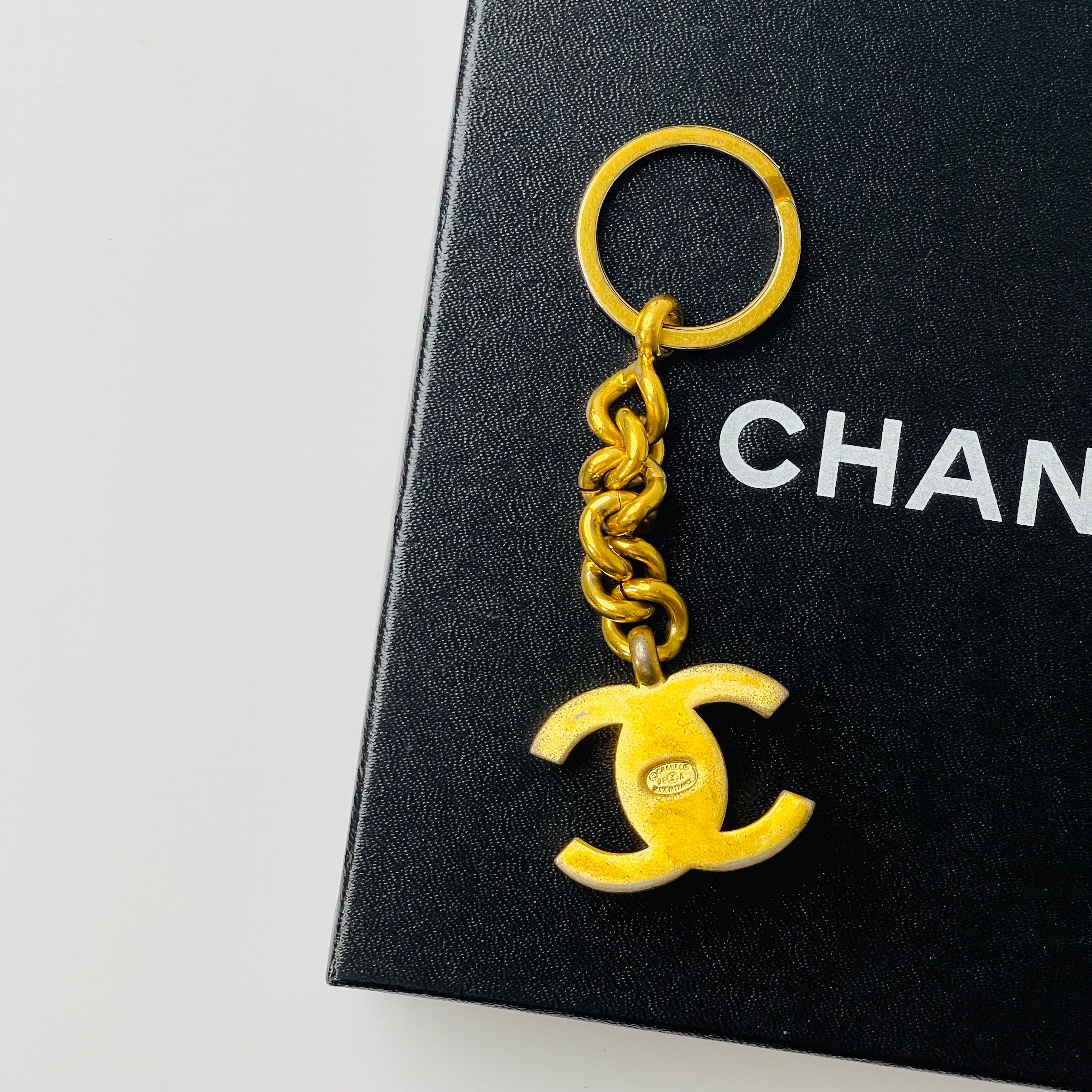 Chanel 滿鑽金書包釦鑰匙圈