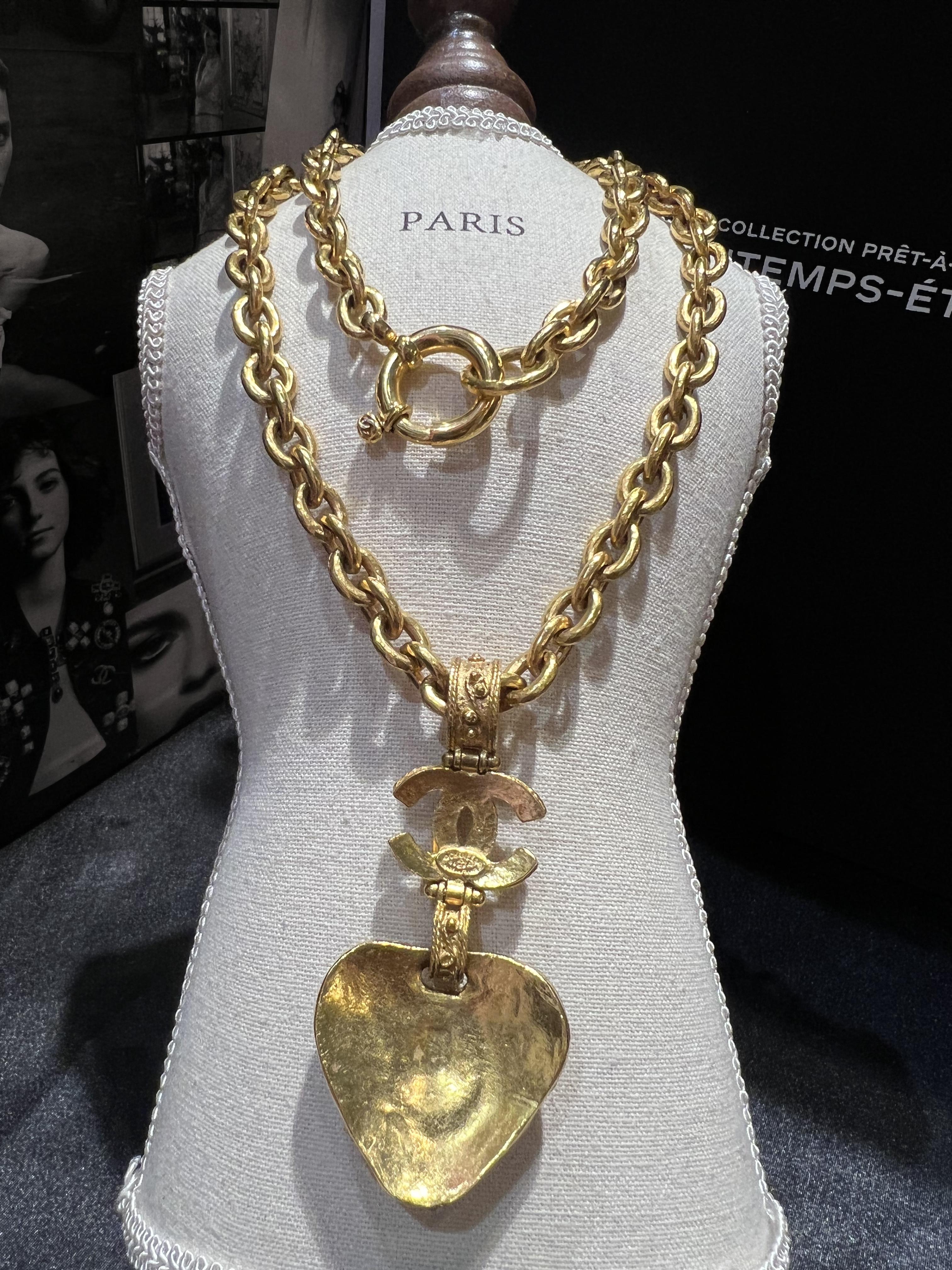 Chanel雙C垂墜綠琉璃雕花鏈