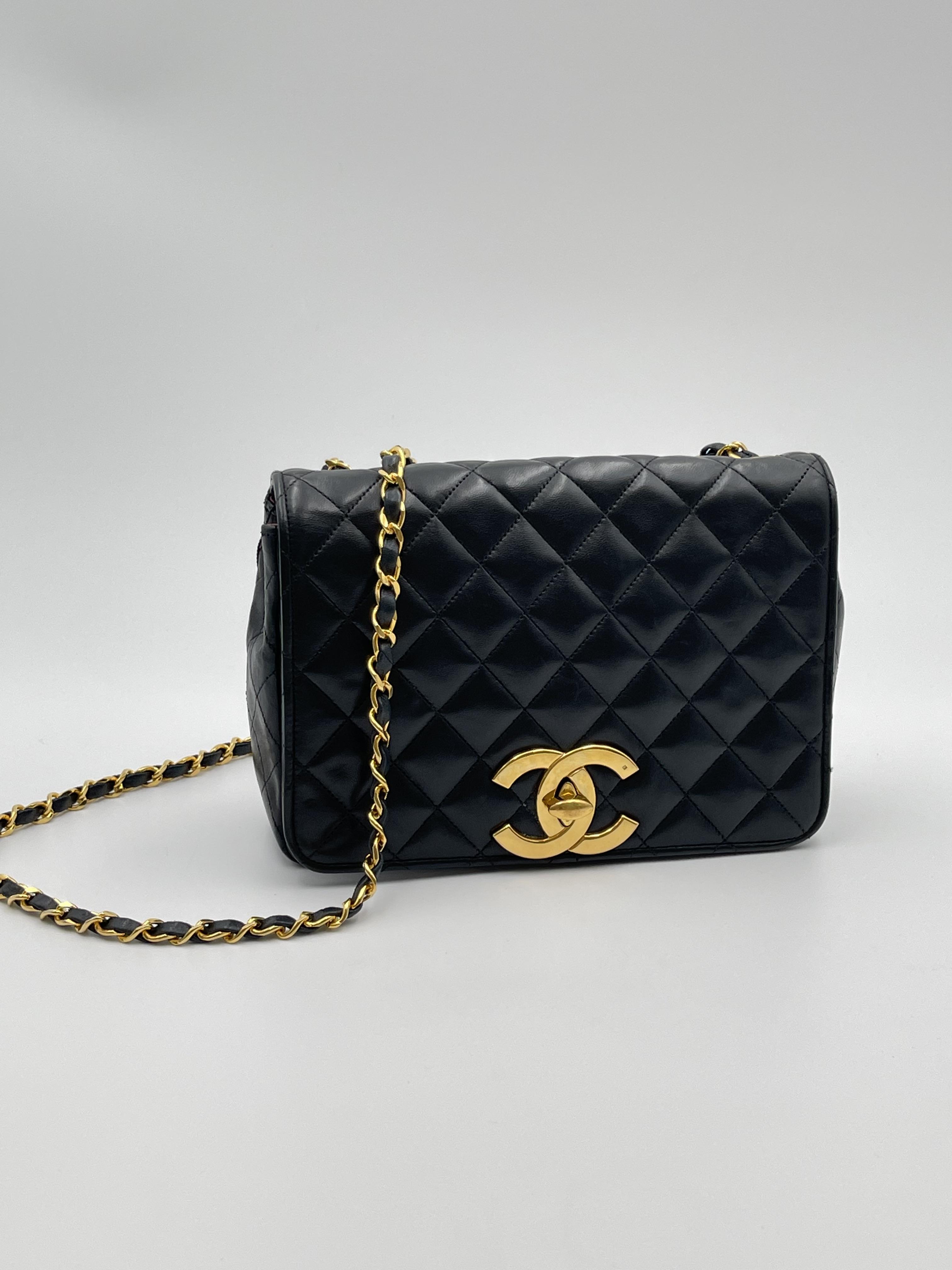 Chanel大logo黑金口蓋包