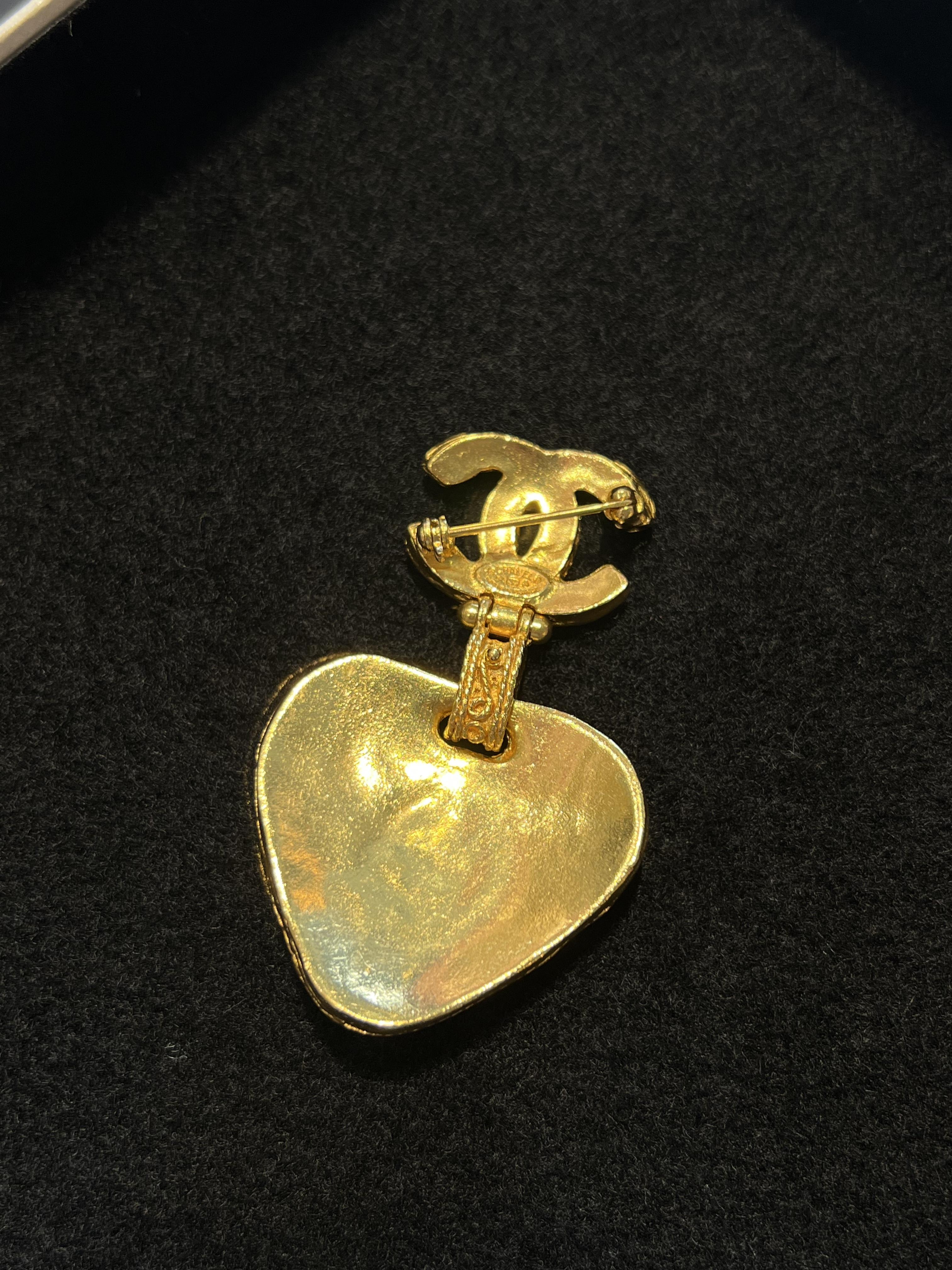 Chanel紅琉璃葡萄藤垂墜胸針