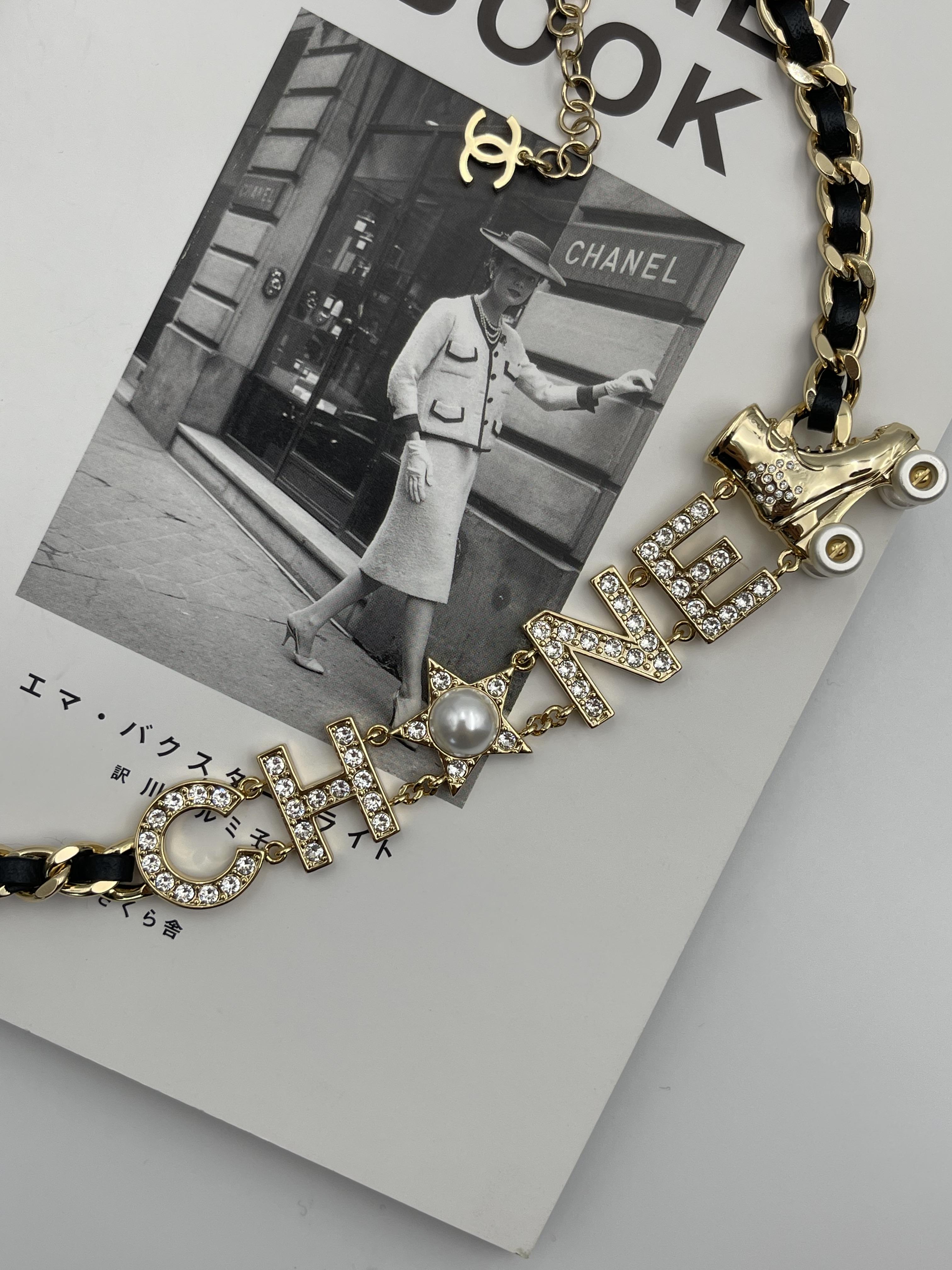 Chanel字樣溜冰鞋手鍊