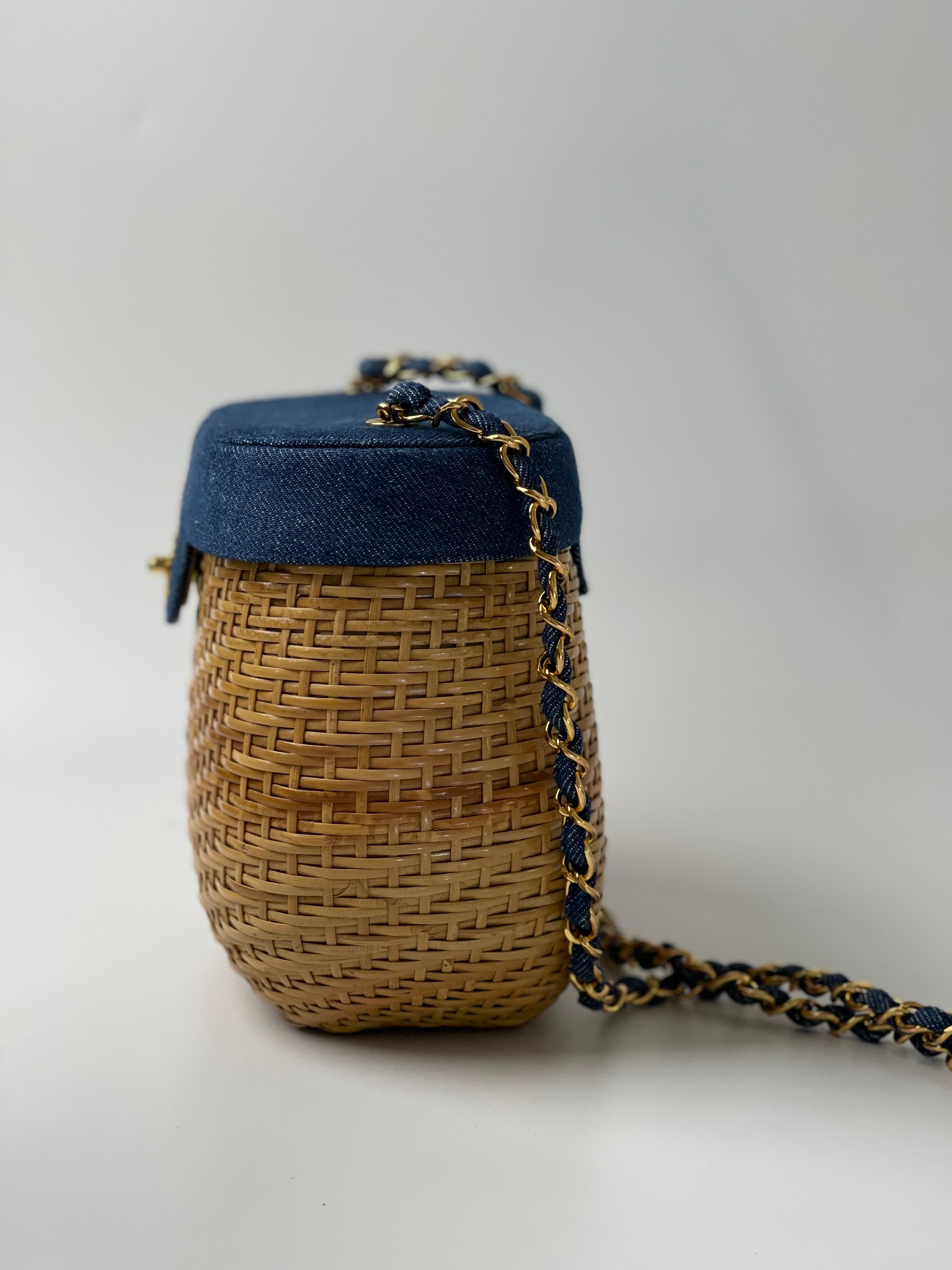 Chanel 牛仔竹籃子