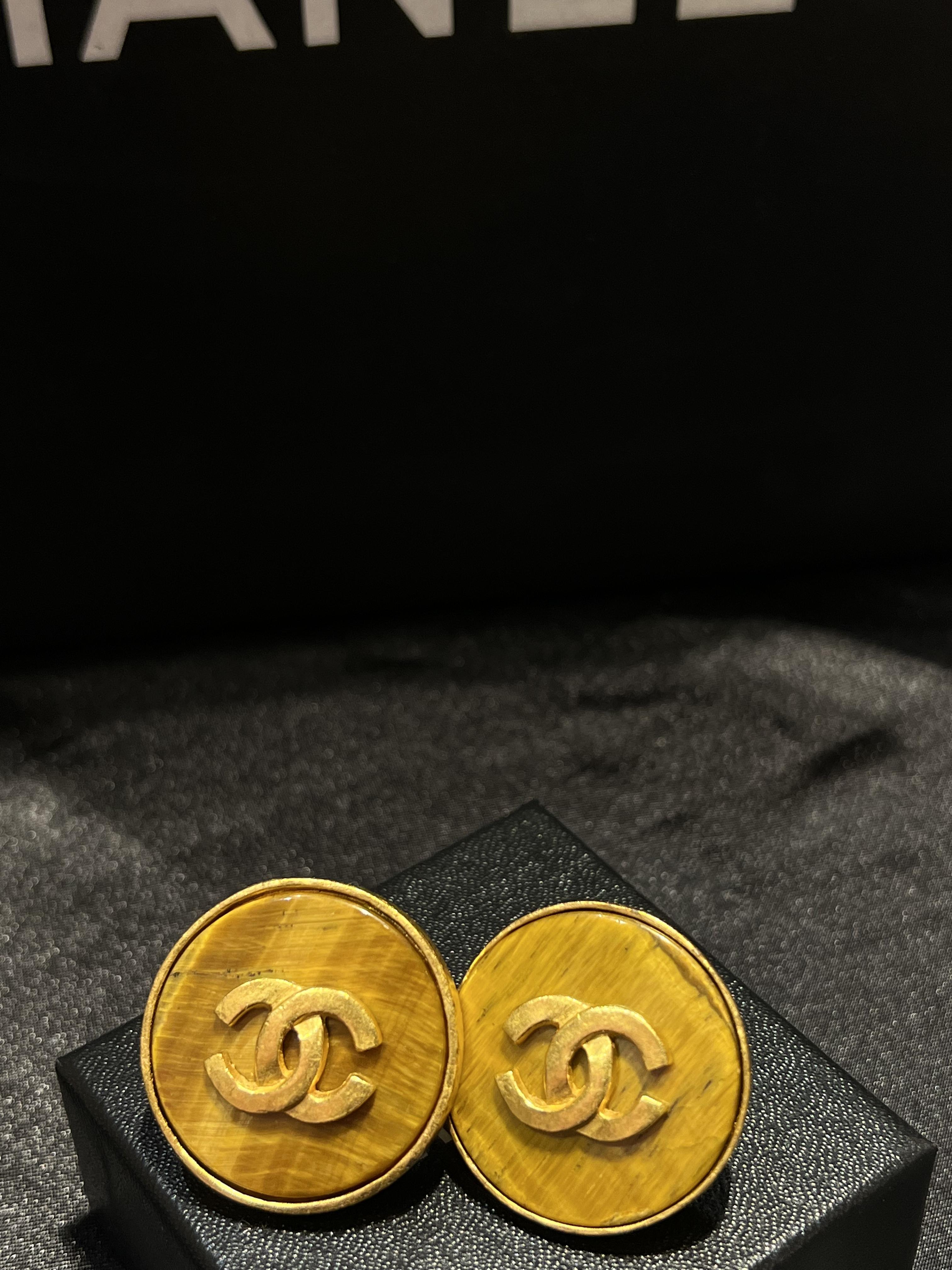 Chanel貓眼石耳夾