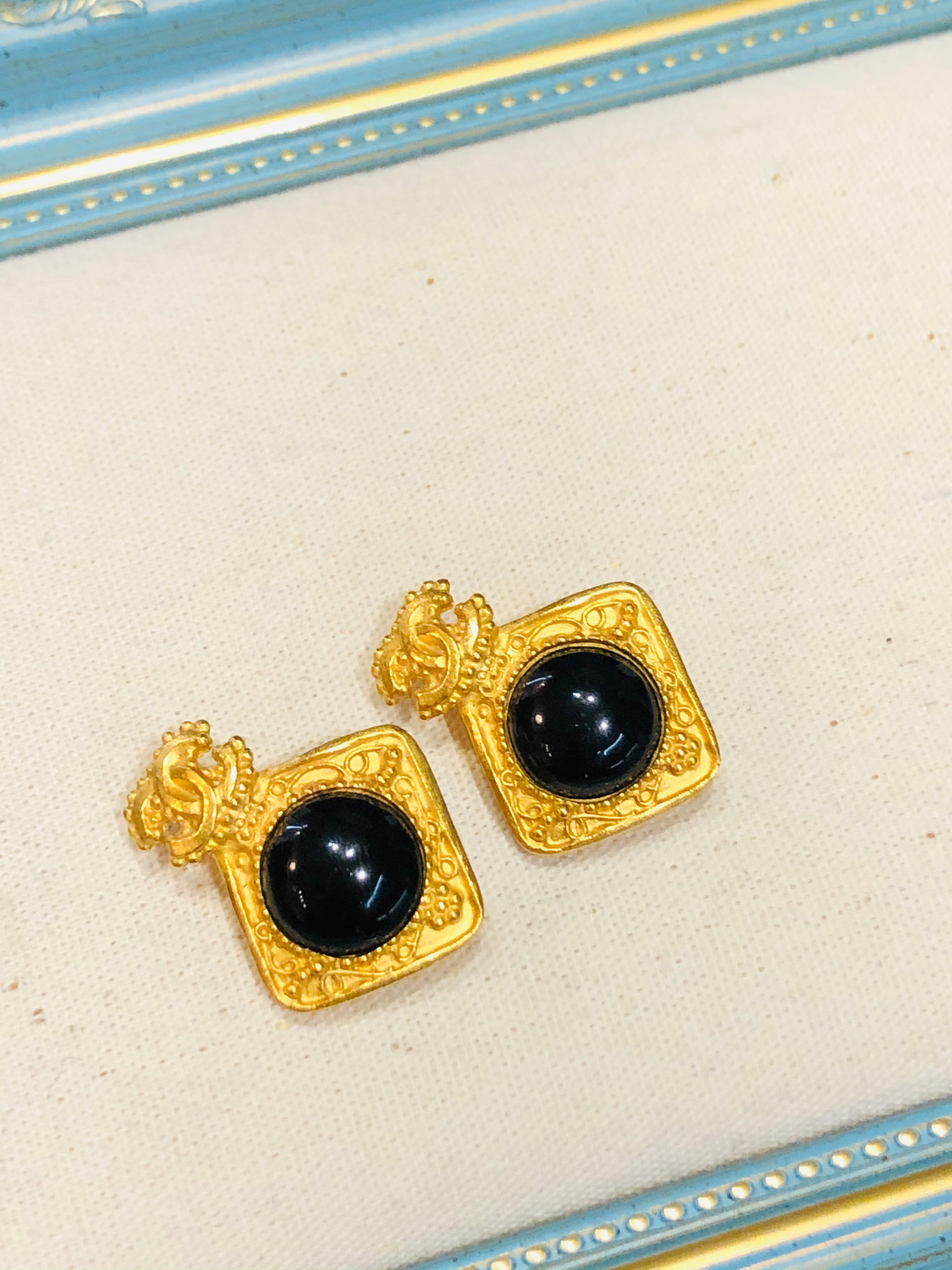 Chanel 黑曜石藤蔓耳夾