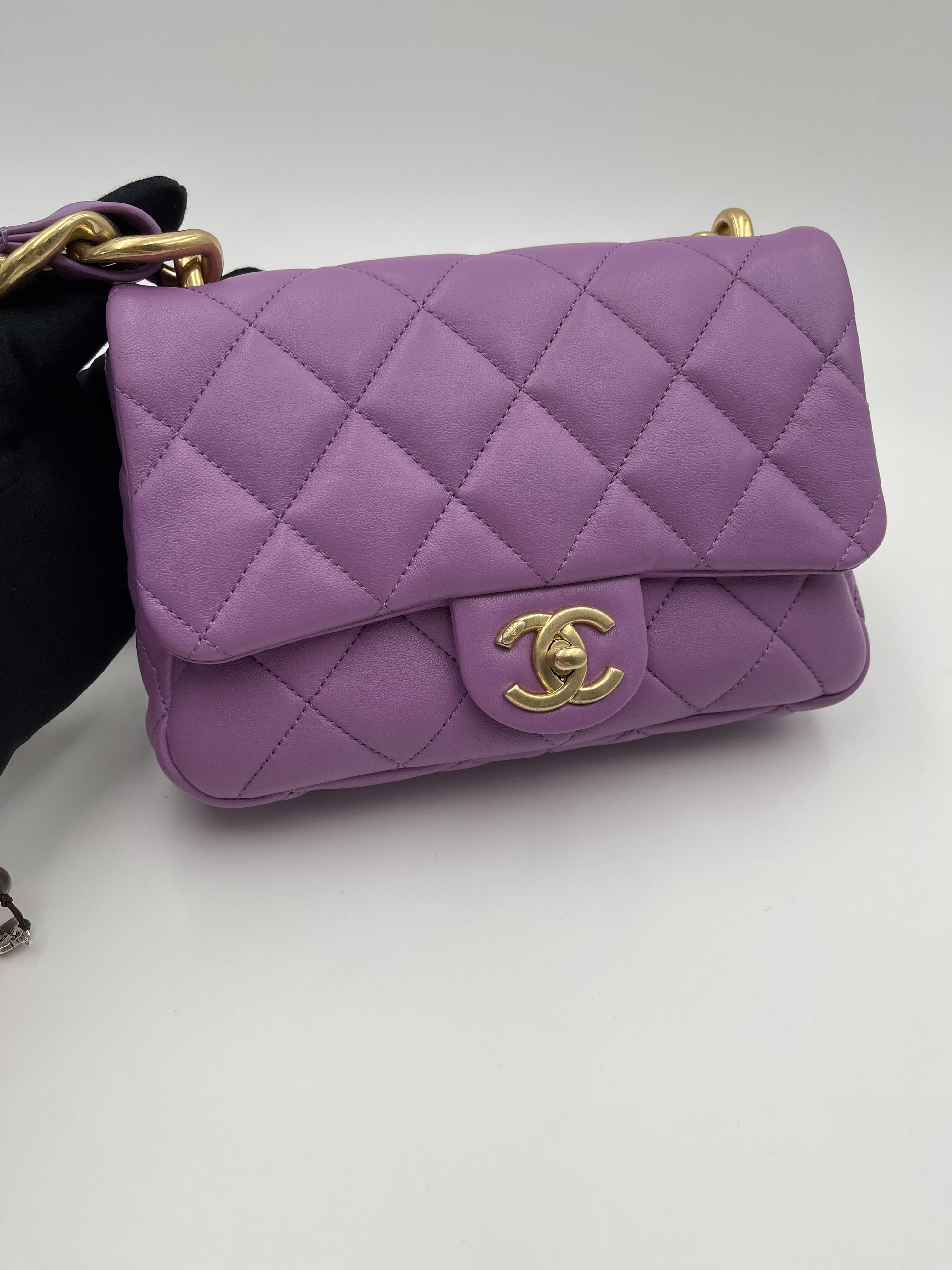 Chanel書包釦掀蓋短鍊包（紫）