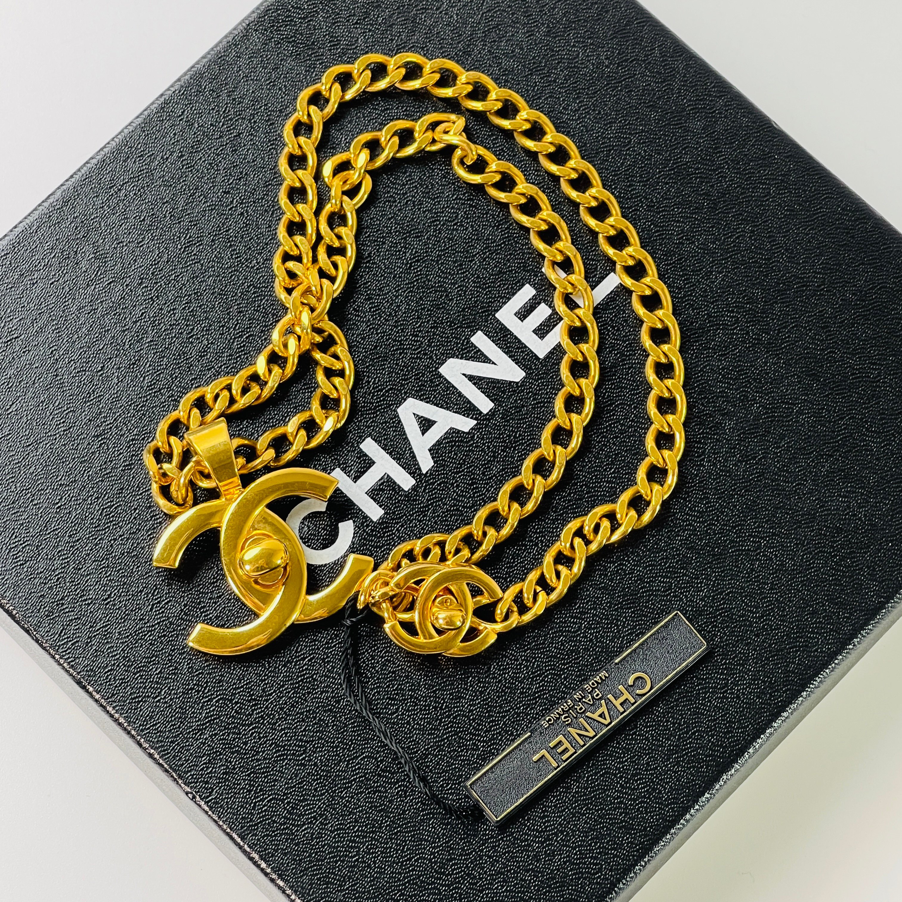 Chanel 雙書包釦短鏈