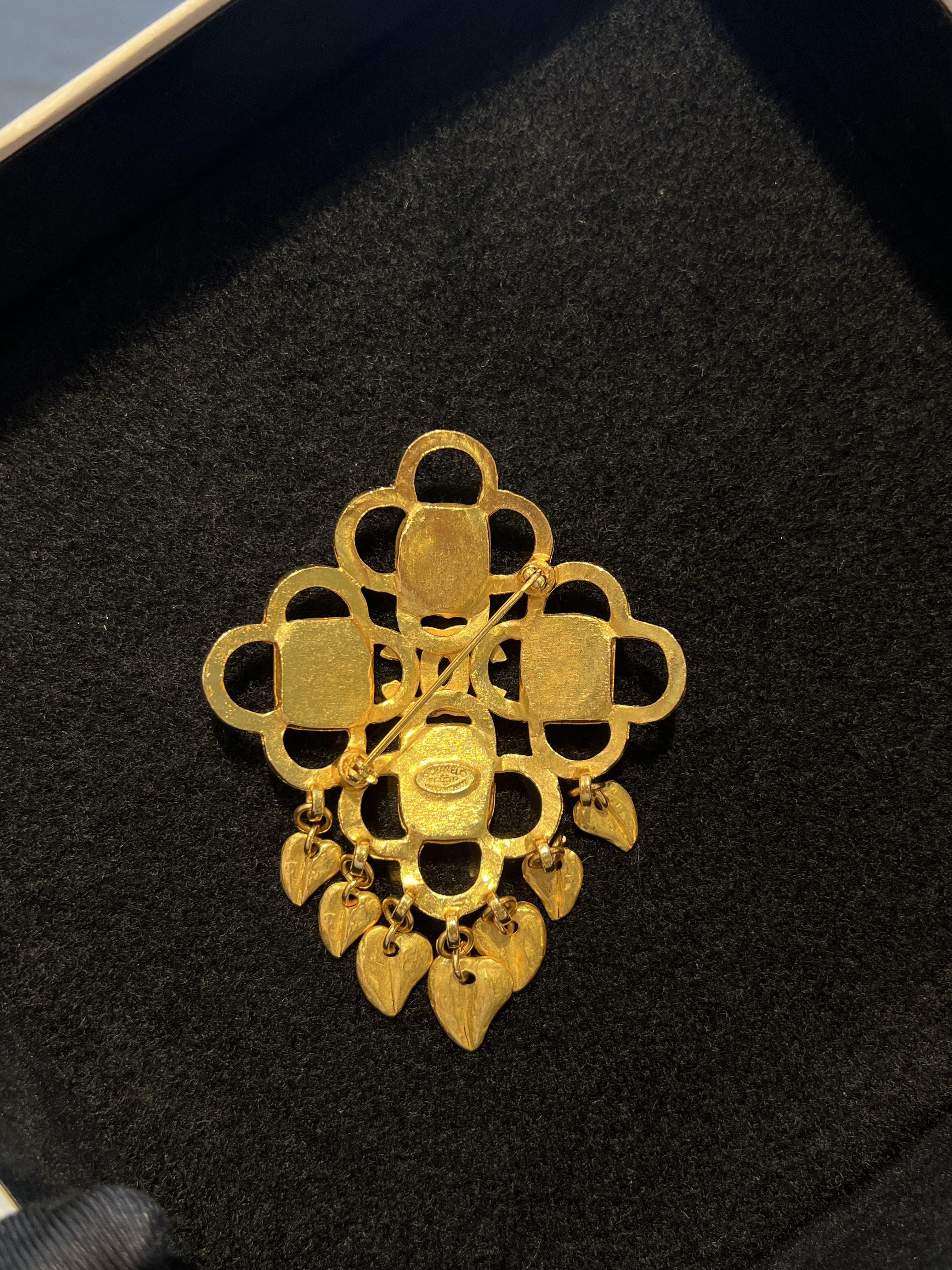 Chanel彩寶綠垂墜胸針