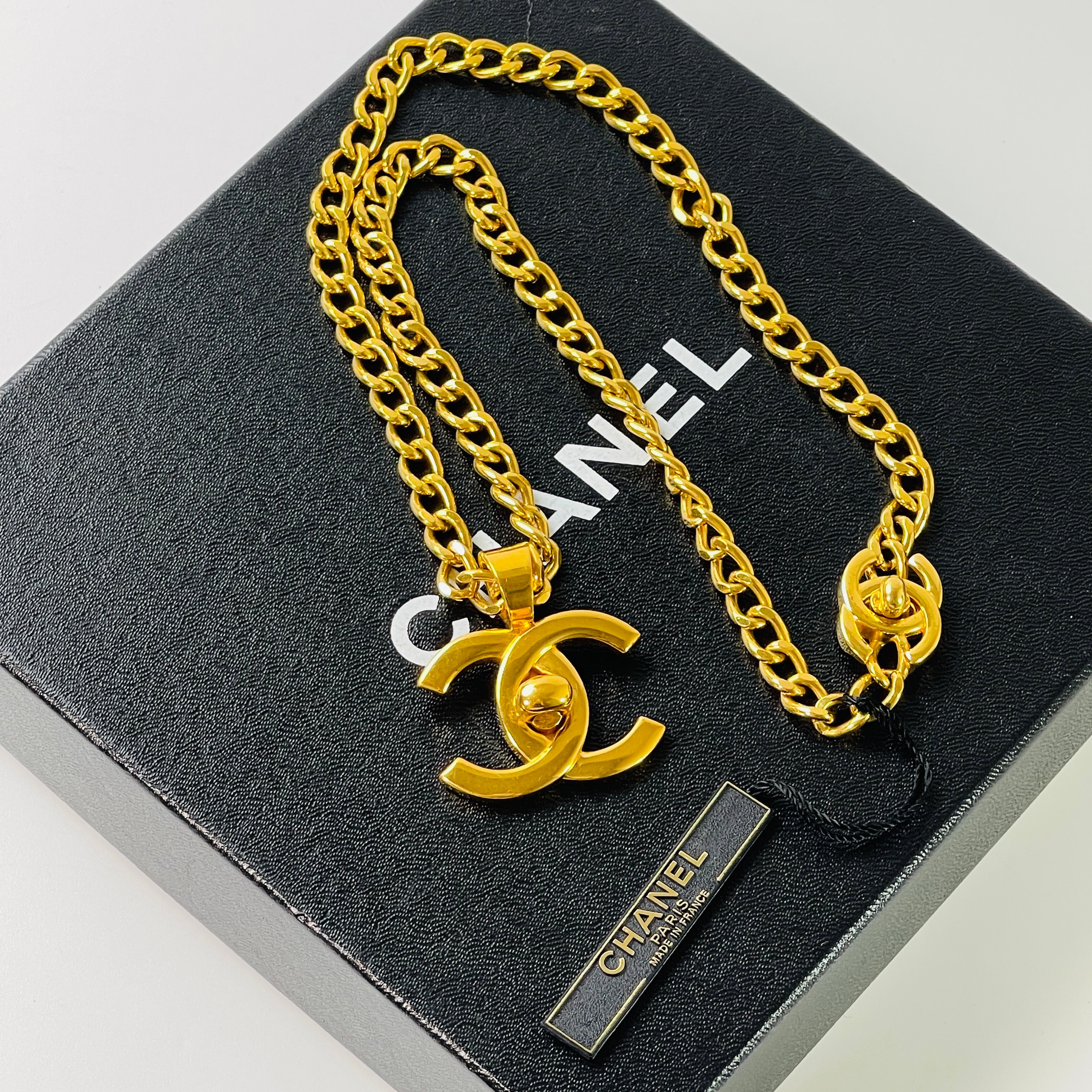 Chanel 雙書包釦短鏈