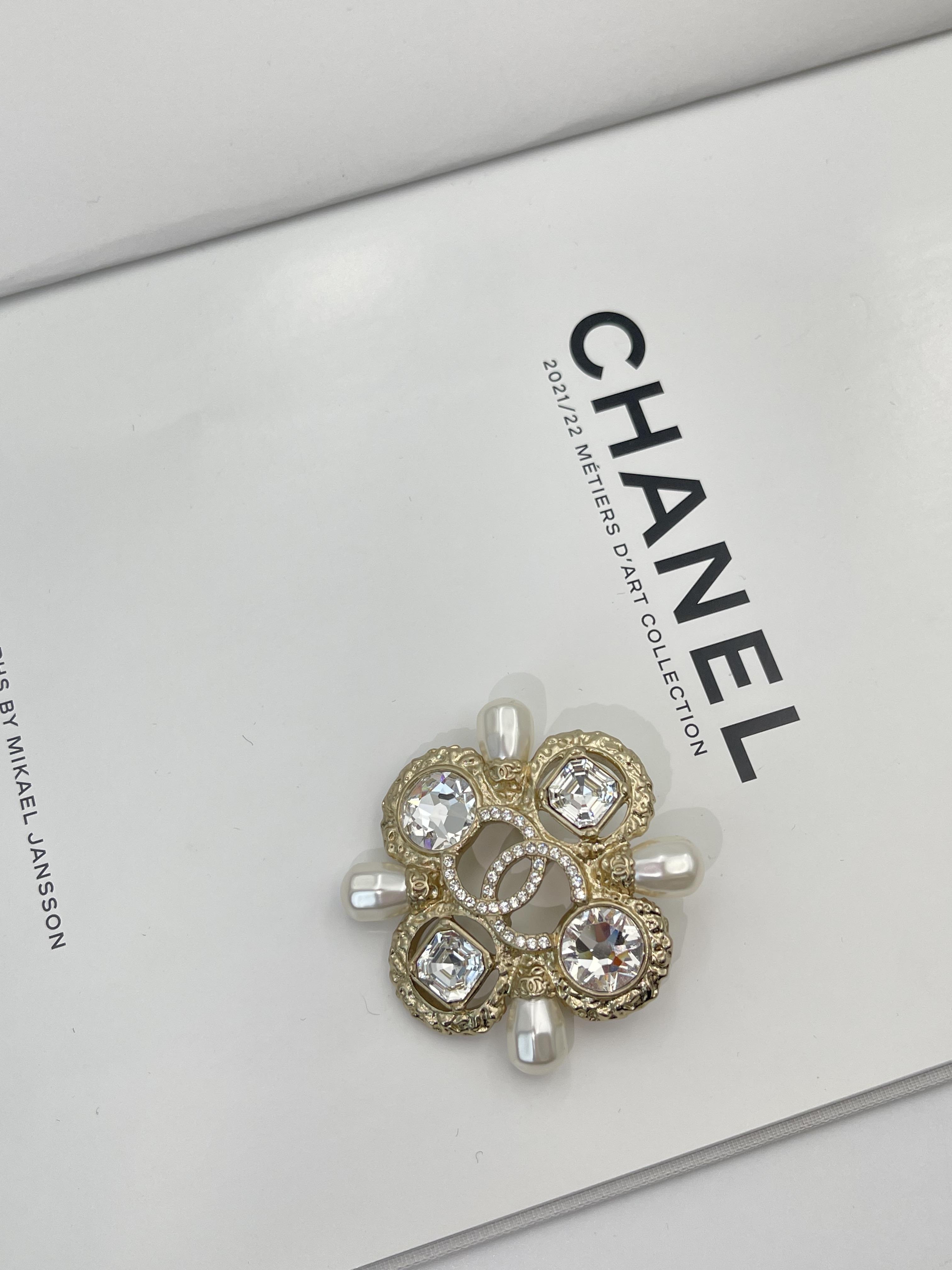 Chanel萊茵石珍珠胸針