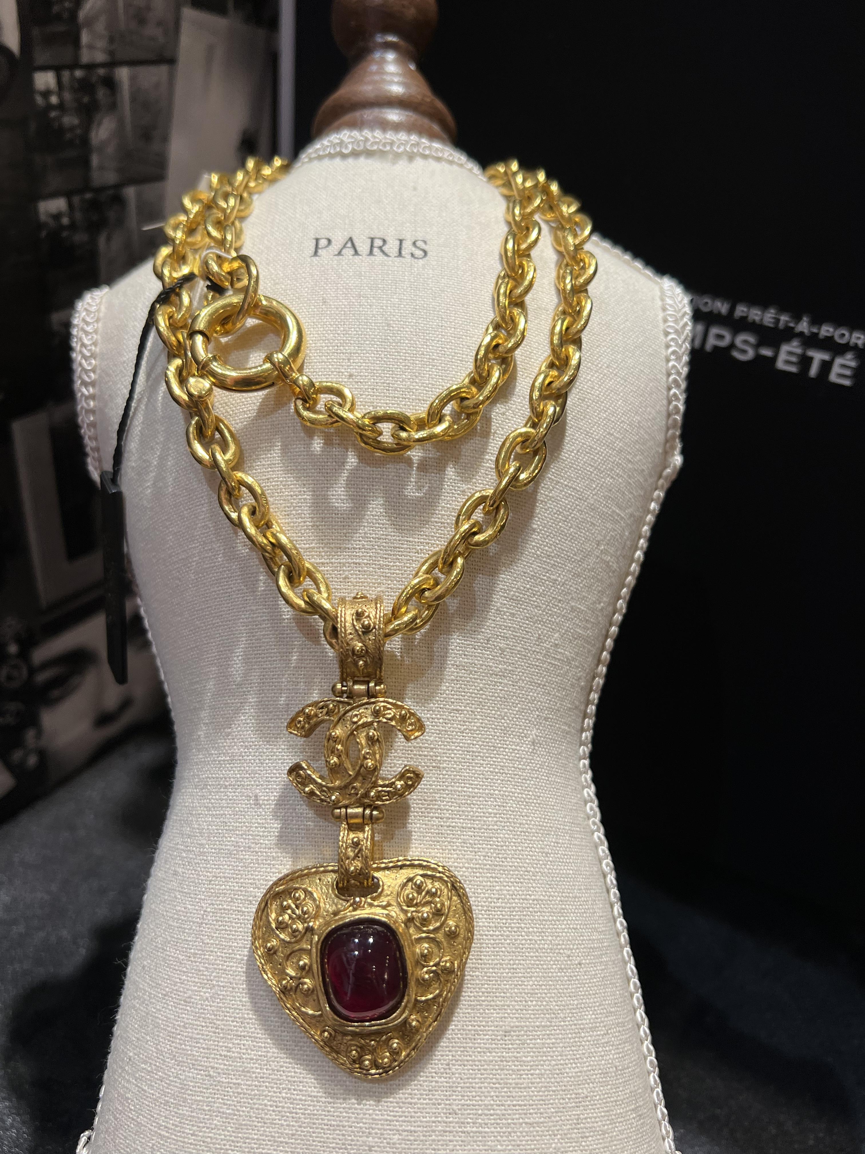 Chanel雙C紅琉璃垂墜雕花鏈