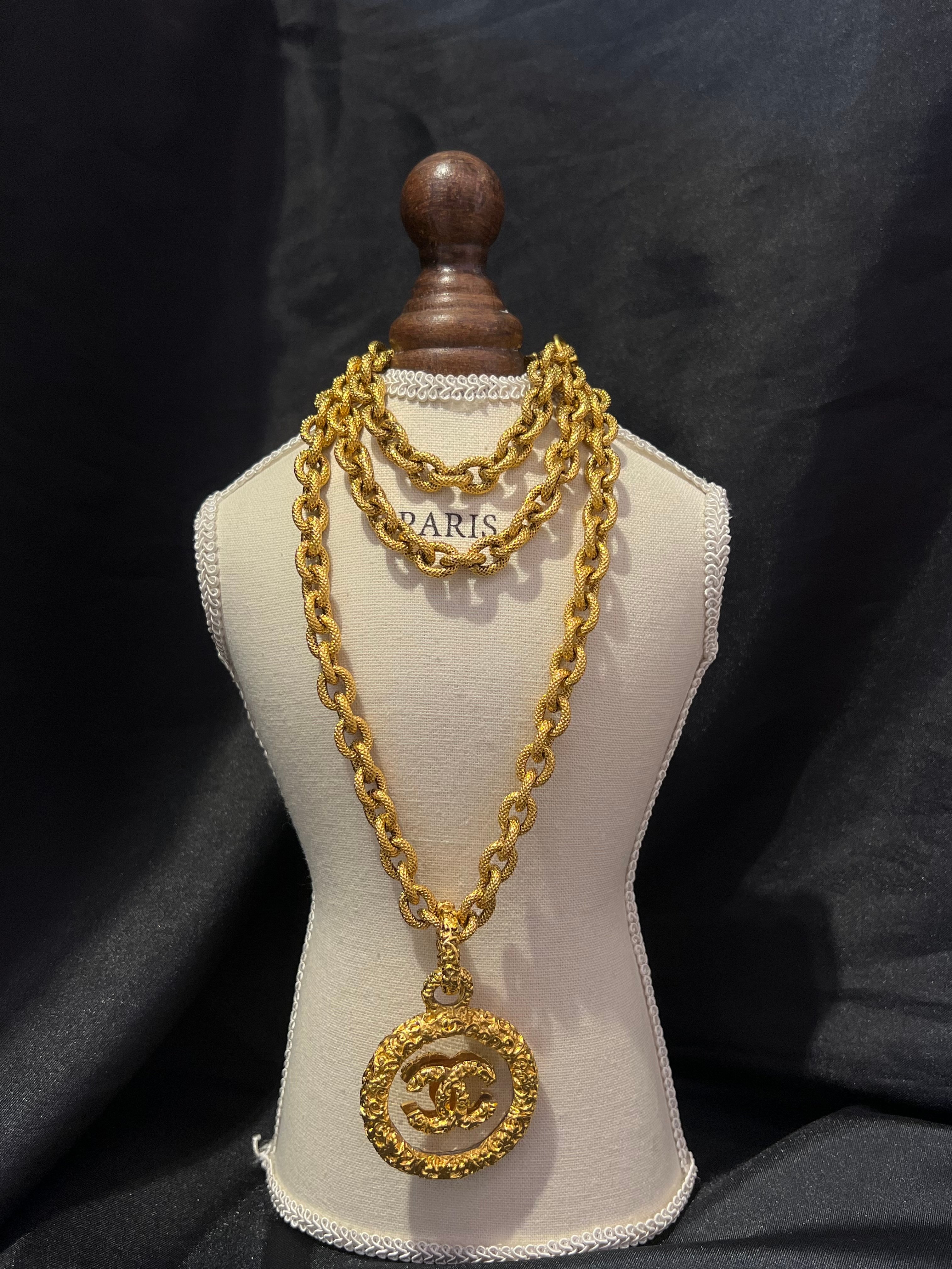 Chanel熔岩圓牌項鍊