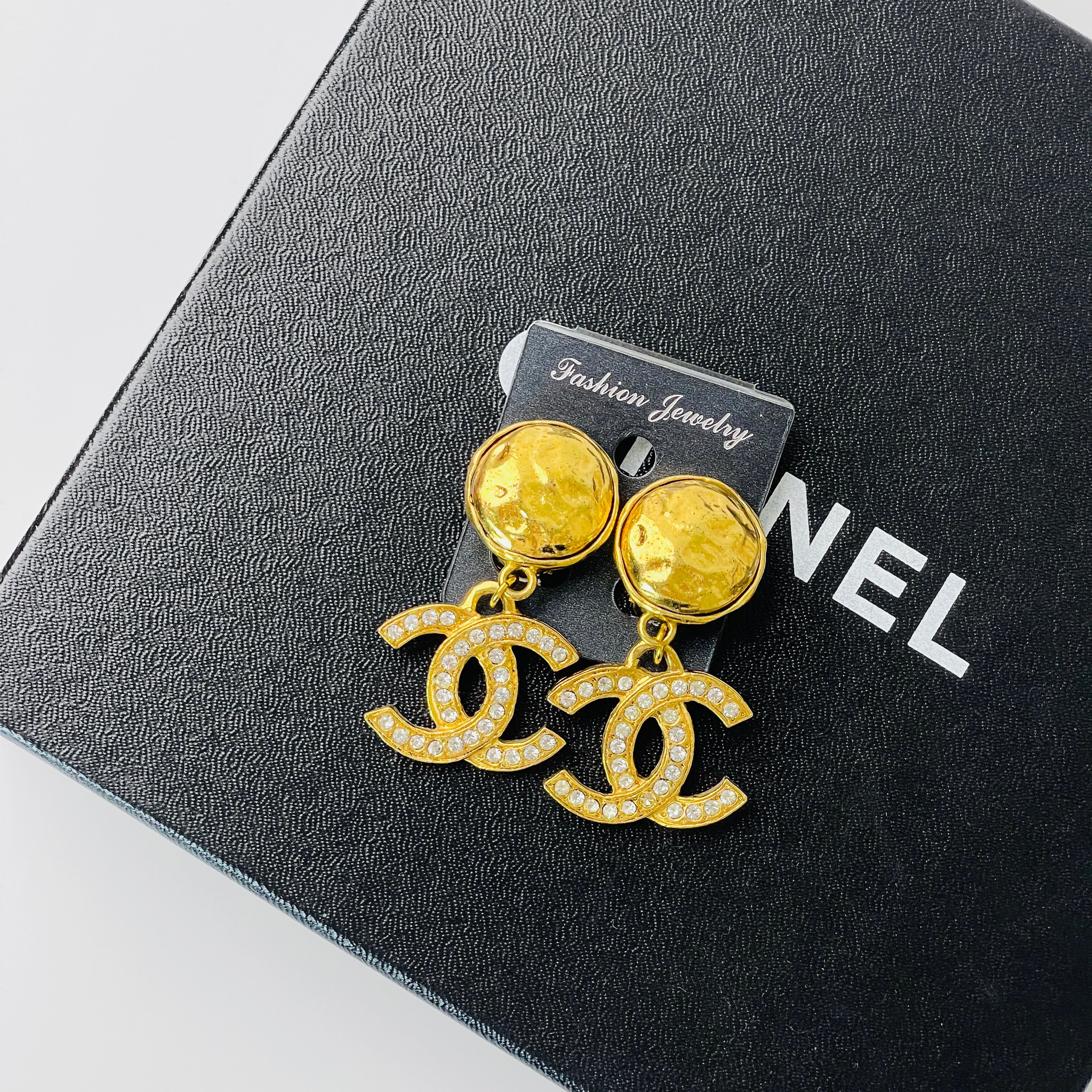 Chanel 萊茵石敲打垂墜耳夾