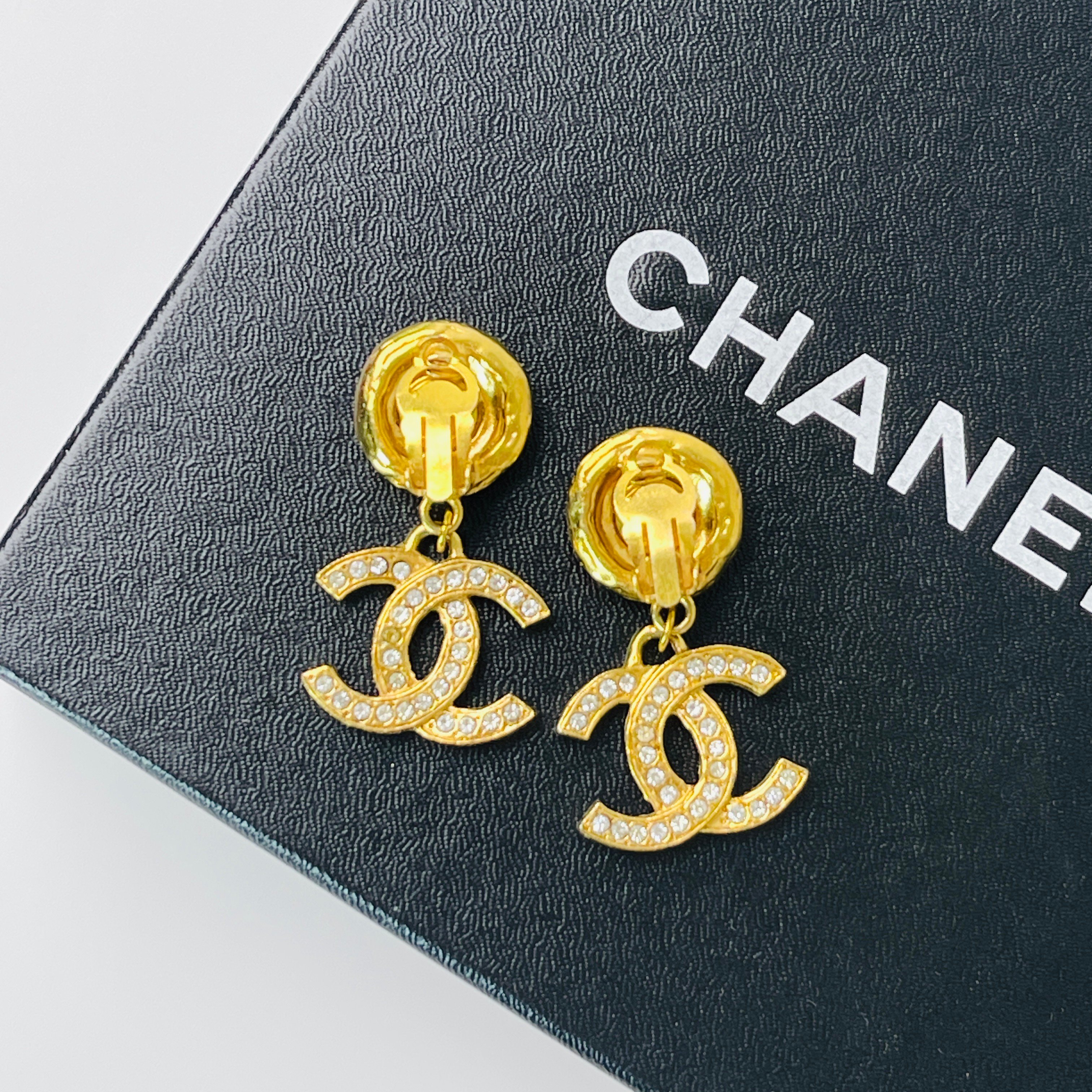 Chanel 萊茵石敲打垂墜耳夾