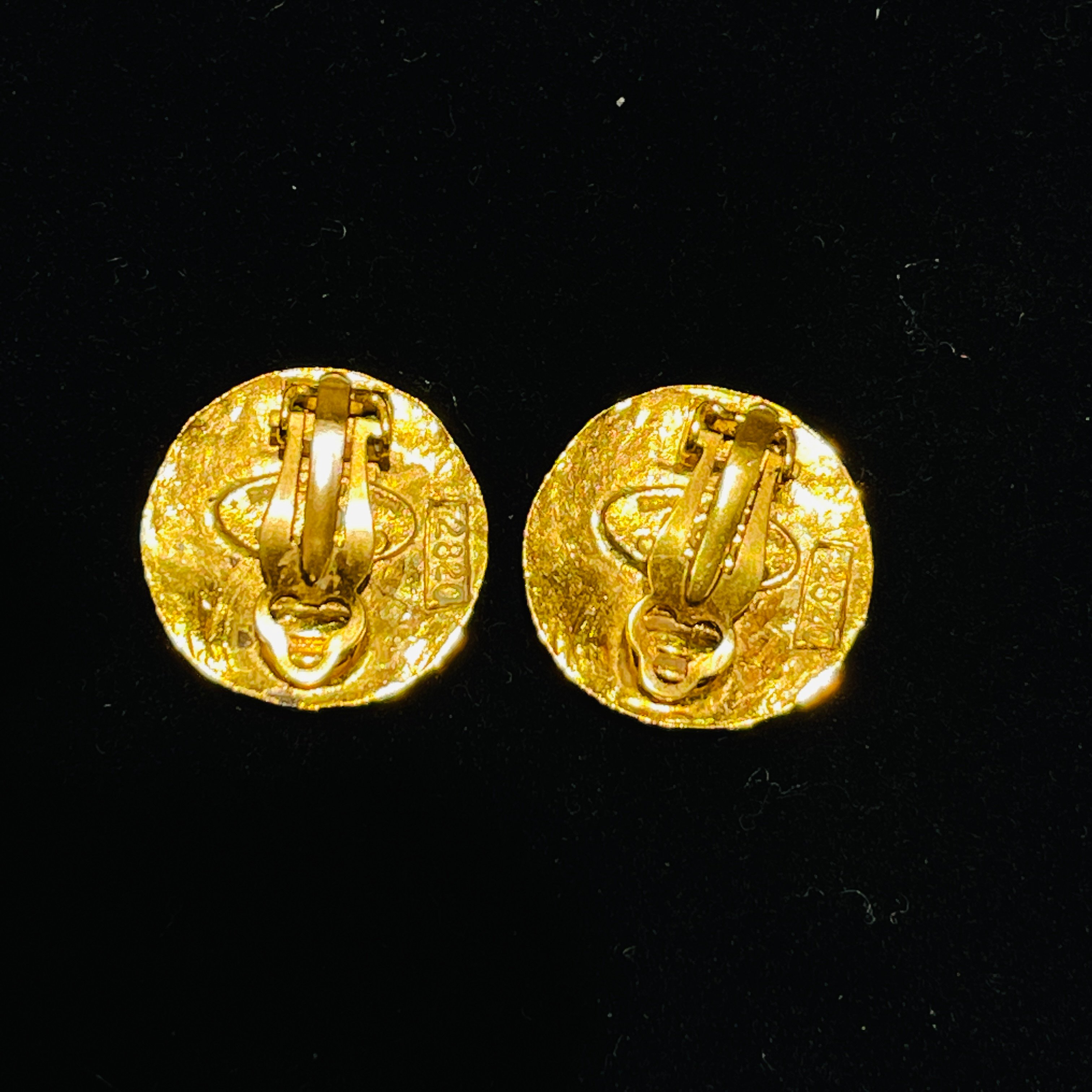 Chanel 圓雙C耳夾