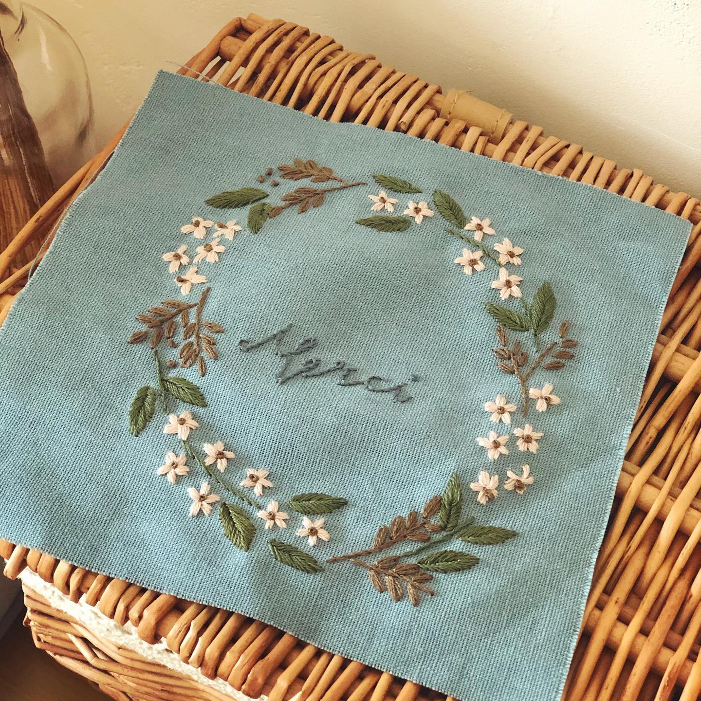 刺繡與生活布作課：我的刺繡小花圈