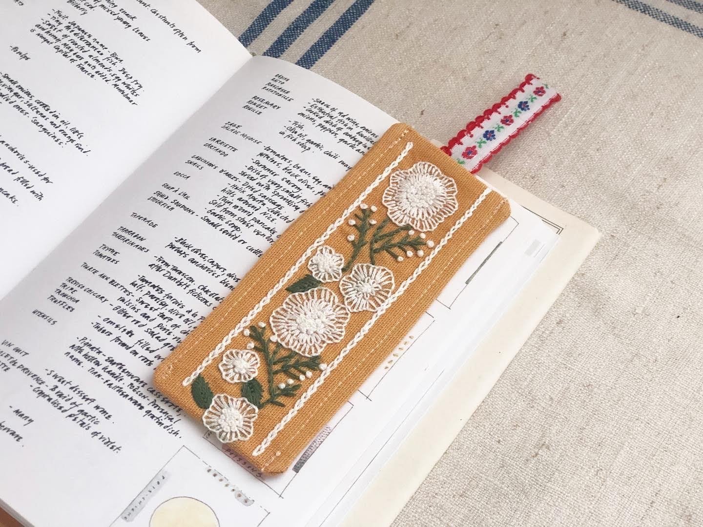 刺繡與生活布作課：緹花刺繡書籤