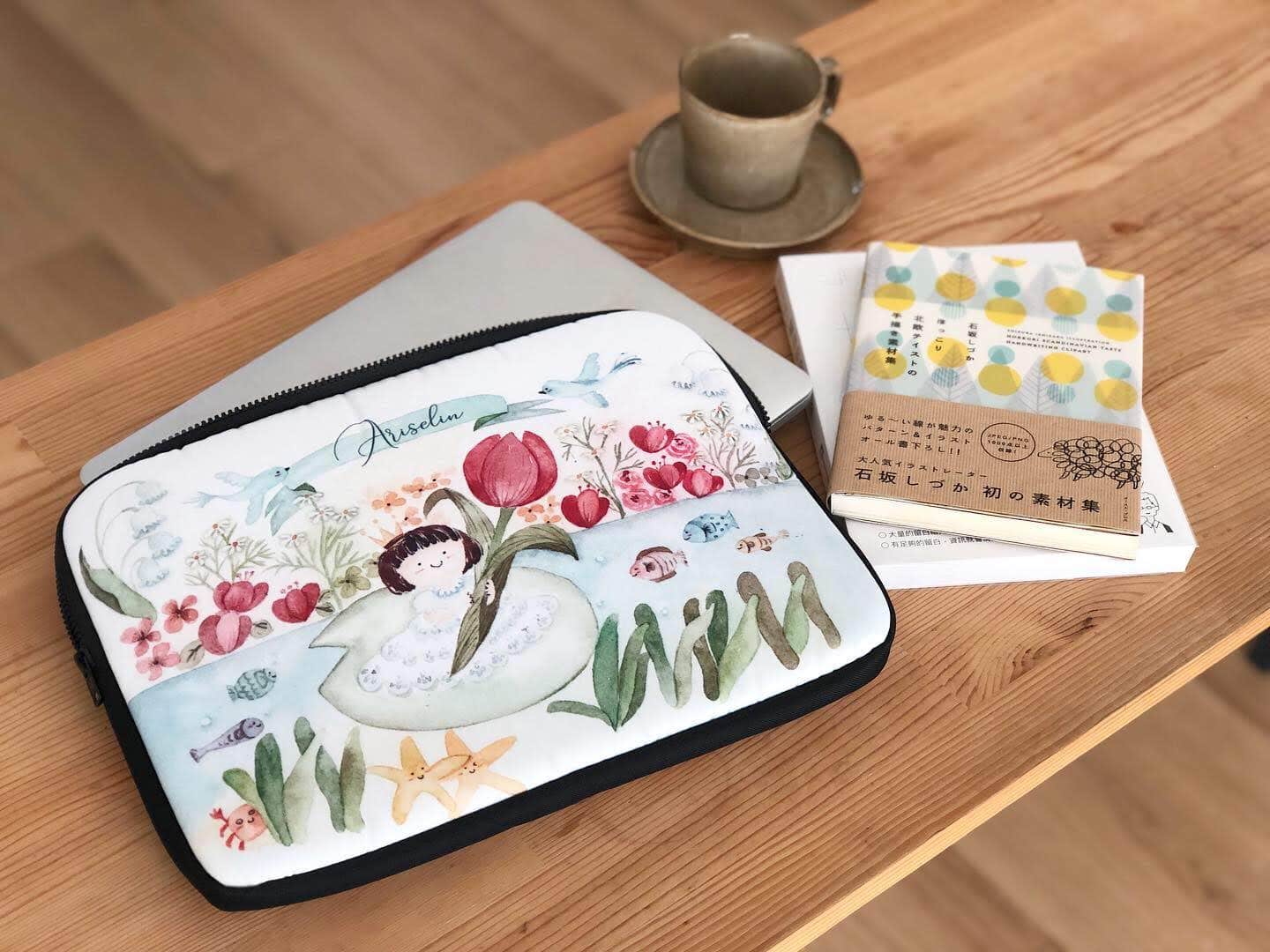 水彩跳上生活小物—我的拇指姑娘：筆電包｜Ariselin Design 水彩課｜