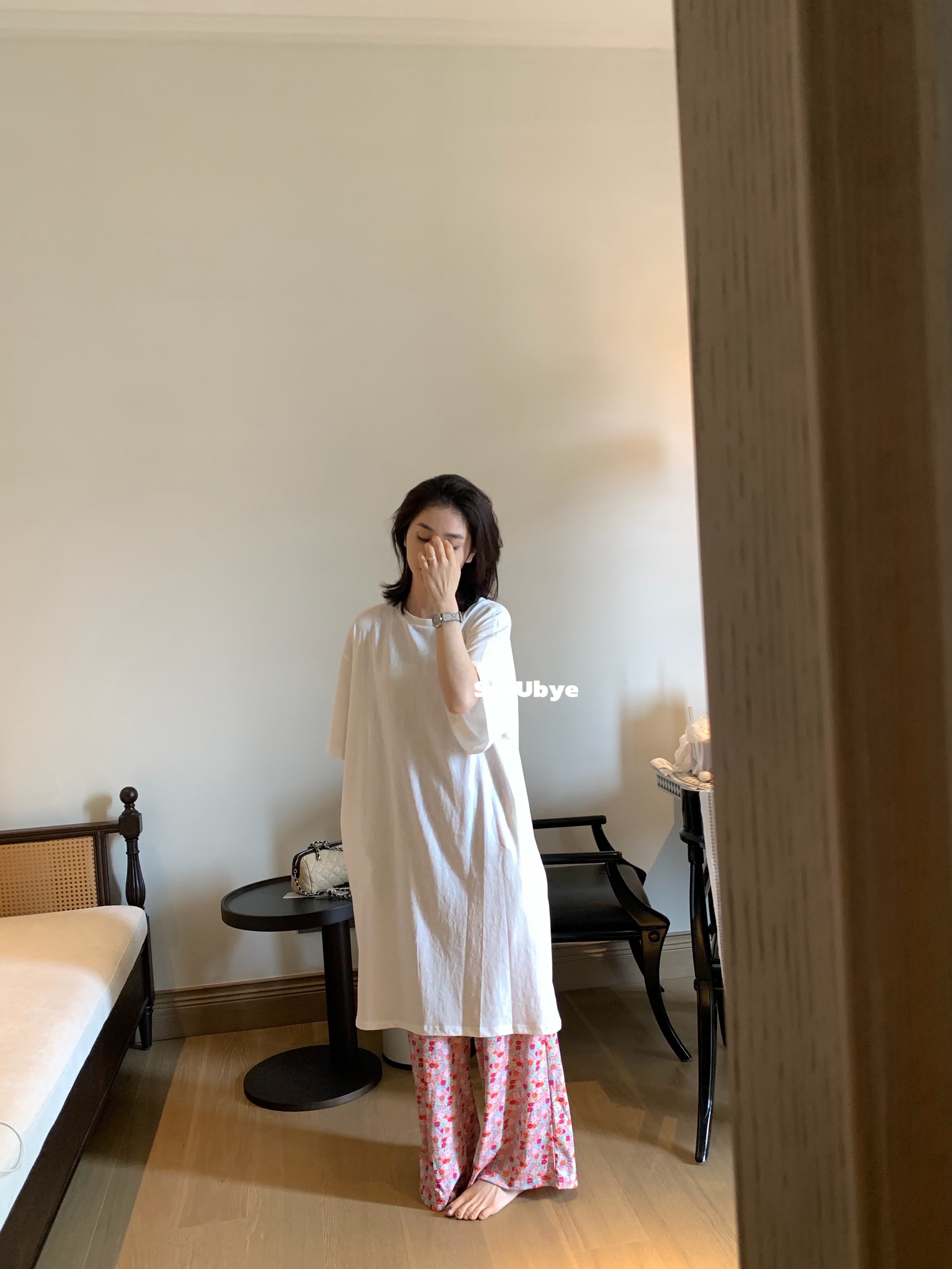 一件麻的長長白tee(有口袋）