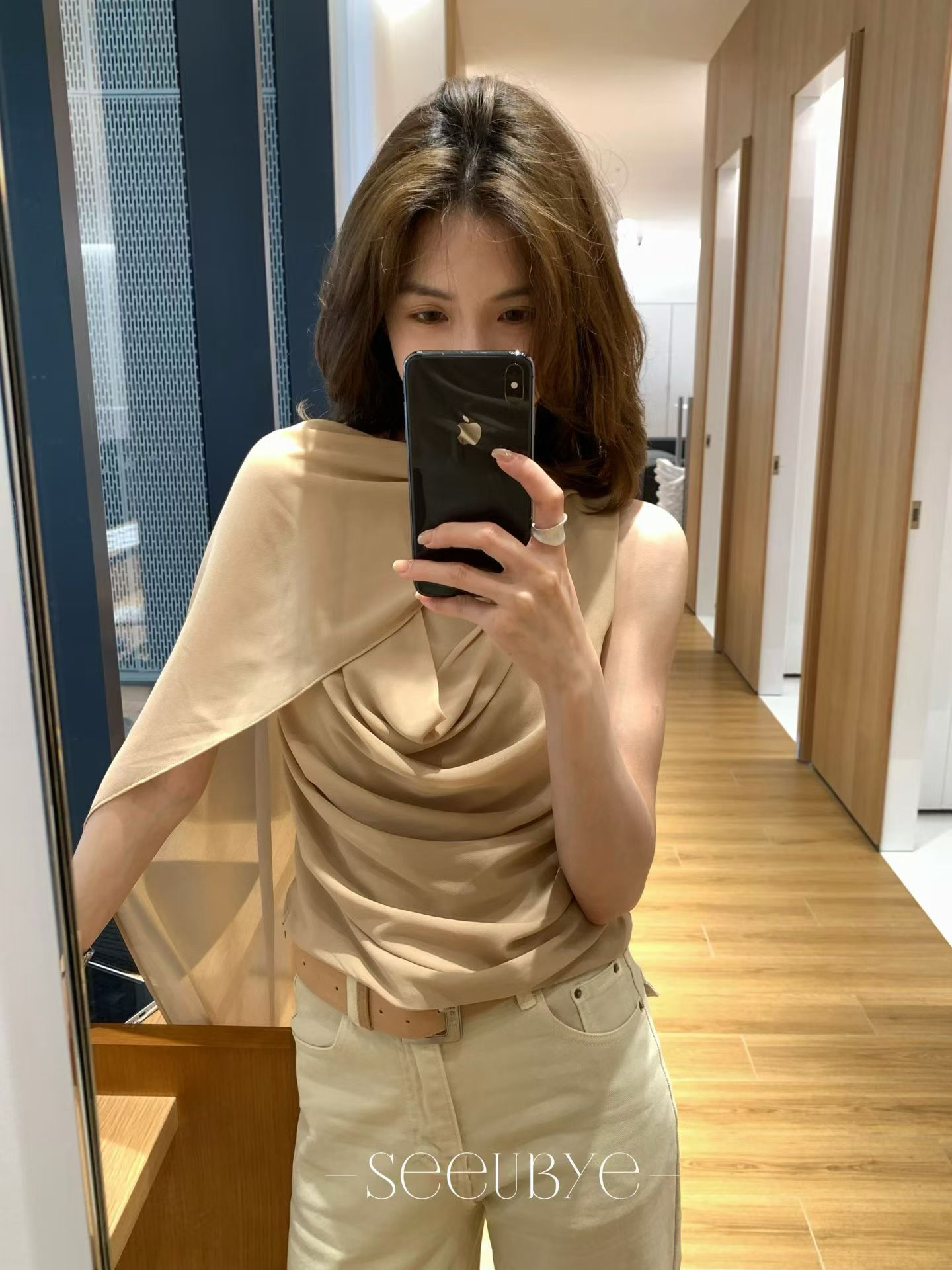 一件 柔霧盪領披肩衫｜兩種穿法