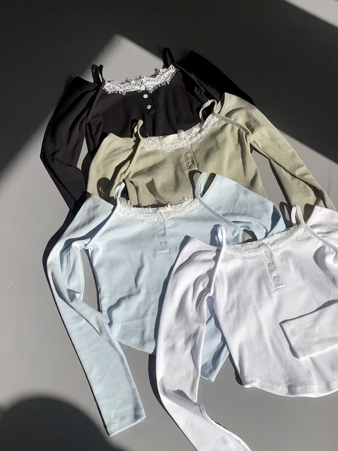 O16 正韓露肩蕾絲長袖