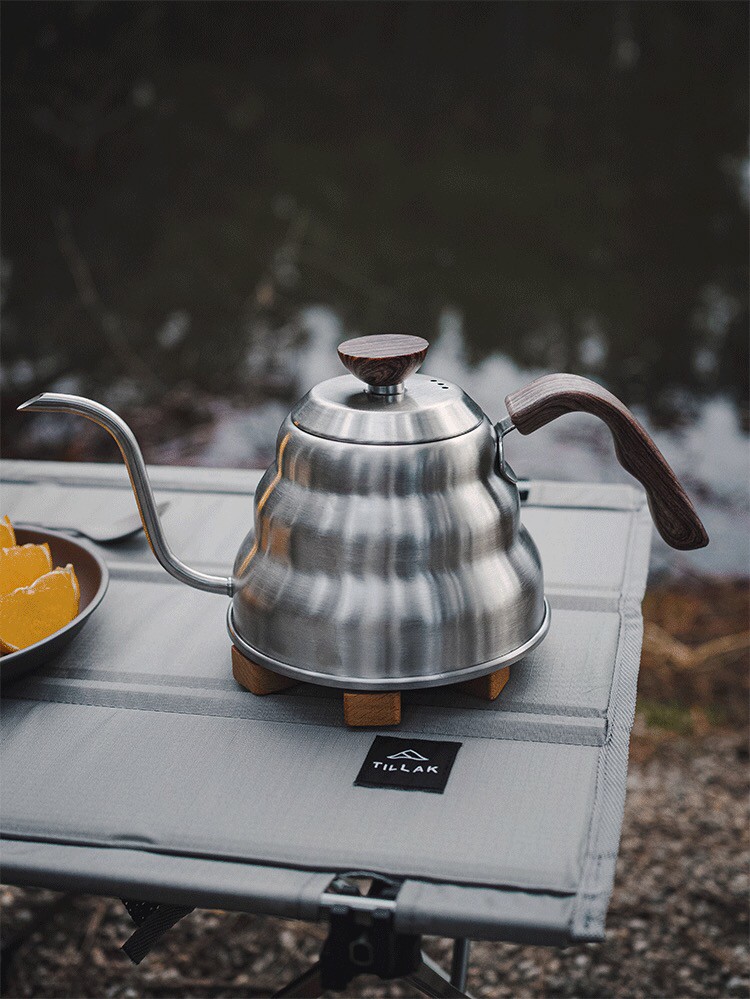 雲朵纏繞著一圈圈熱氣