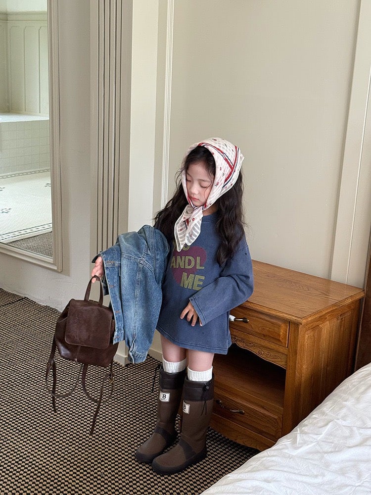 秋季刷色愛心字母上衣