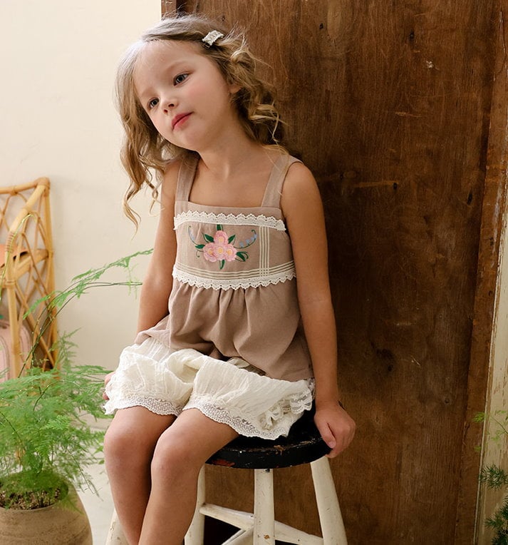 032304刺繡花上衣(咖)