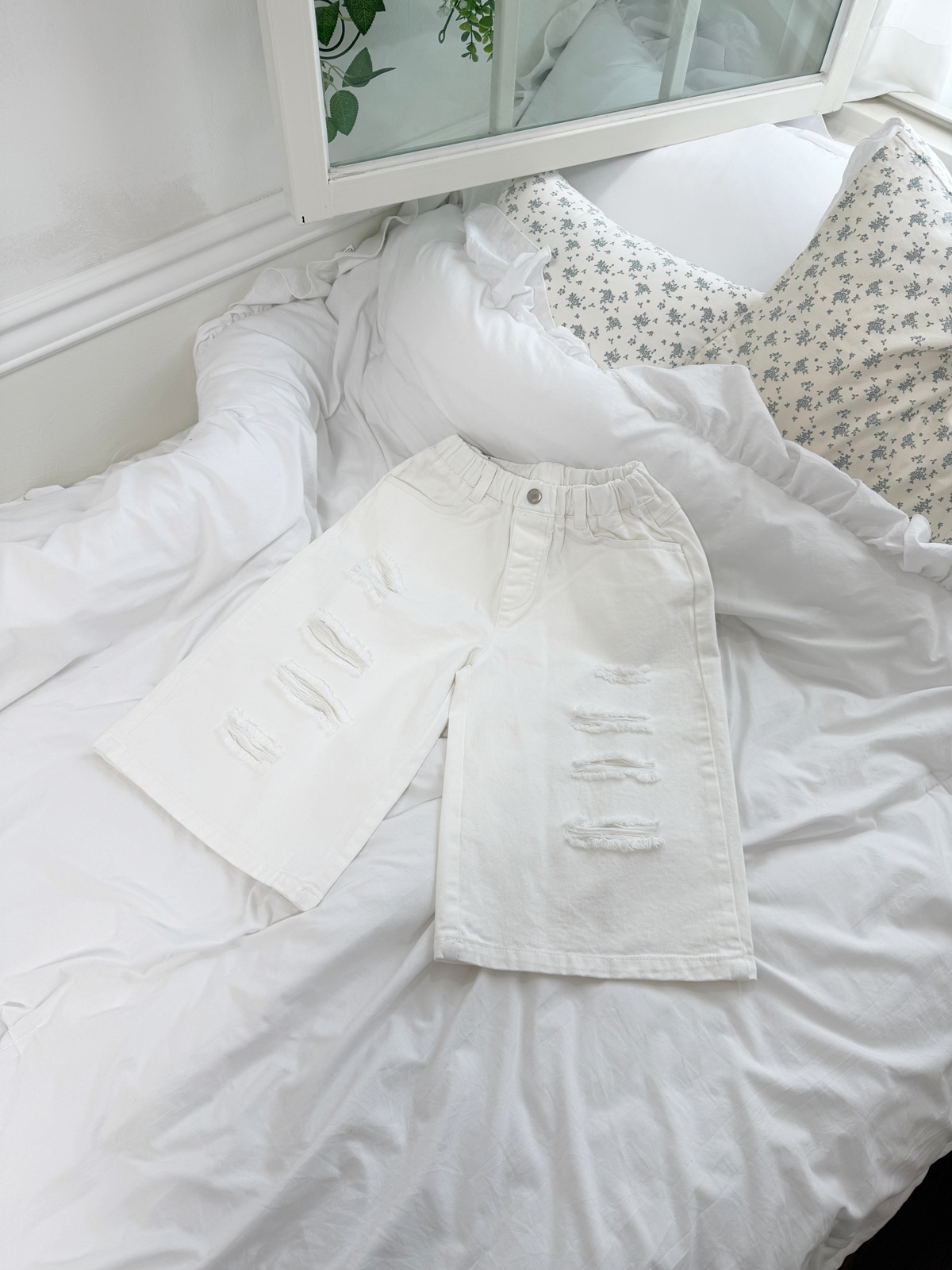 032418白色割破短褲