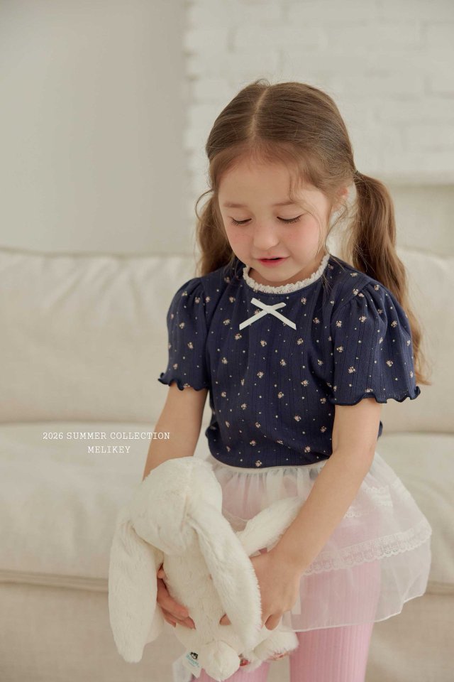 040131花邊領花上衣(兩色)