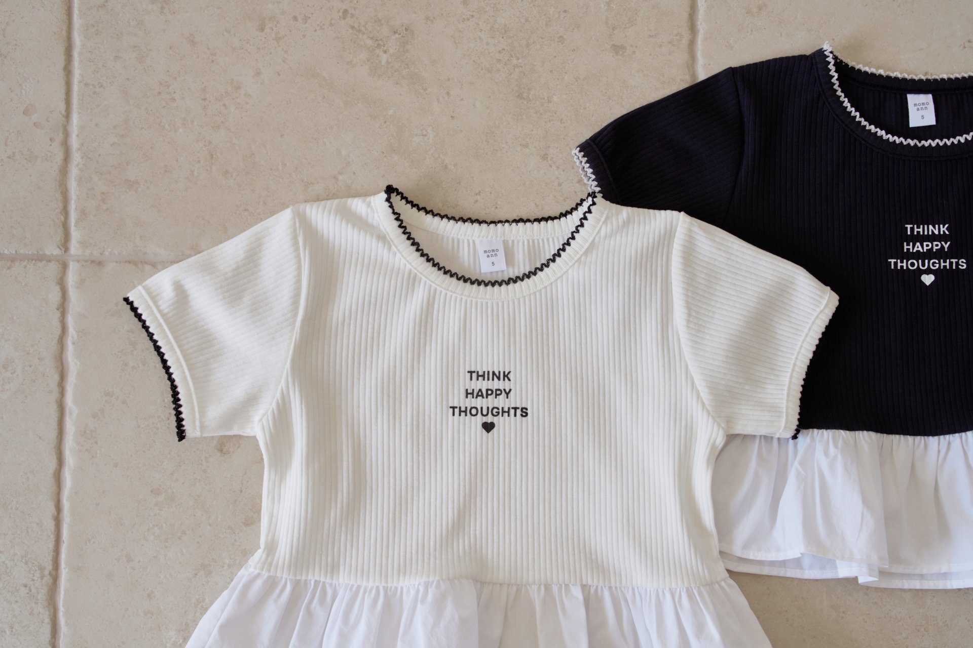 032710造型英文上衣(兩色)