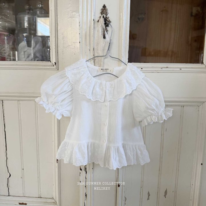 040153翻領雕花上衣