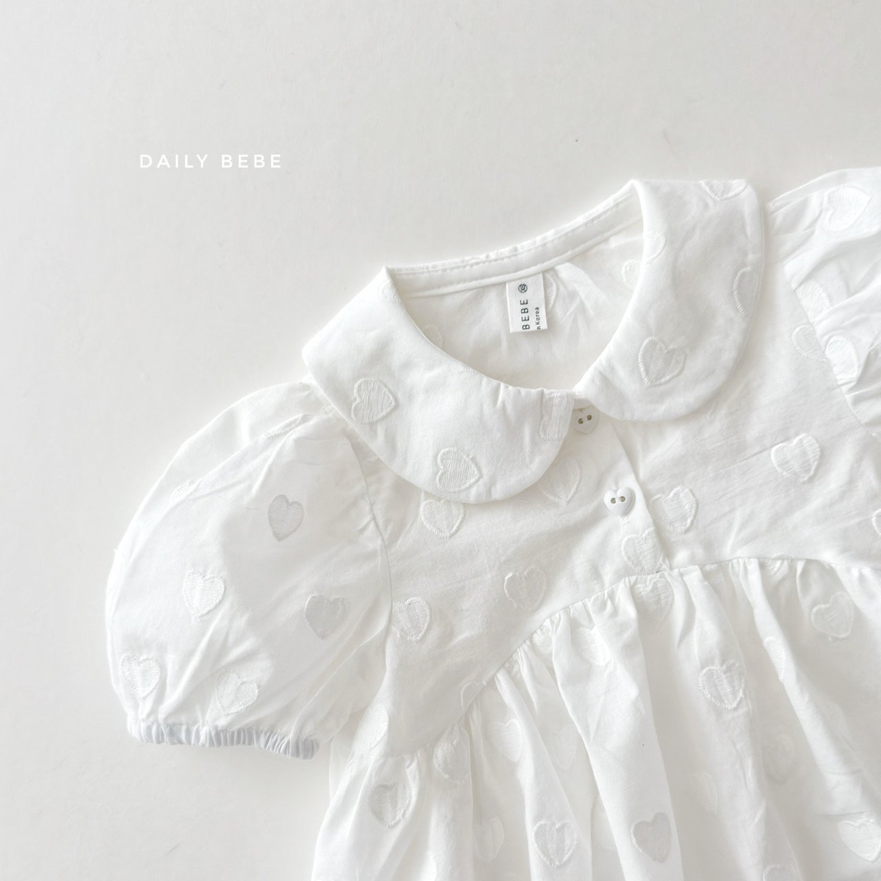 042522翻領白上衣