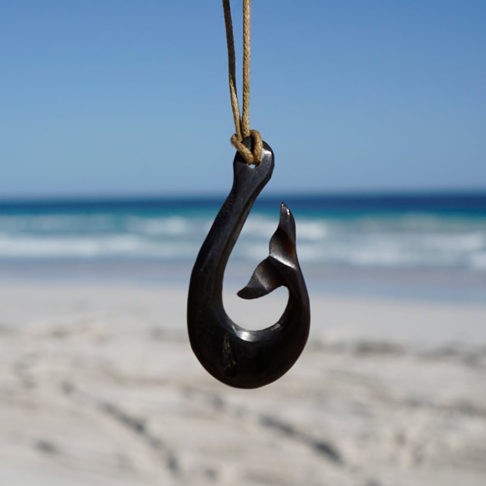 Oya Ocean 魚尾鈎項鍊 (白/黑)