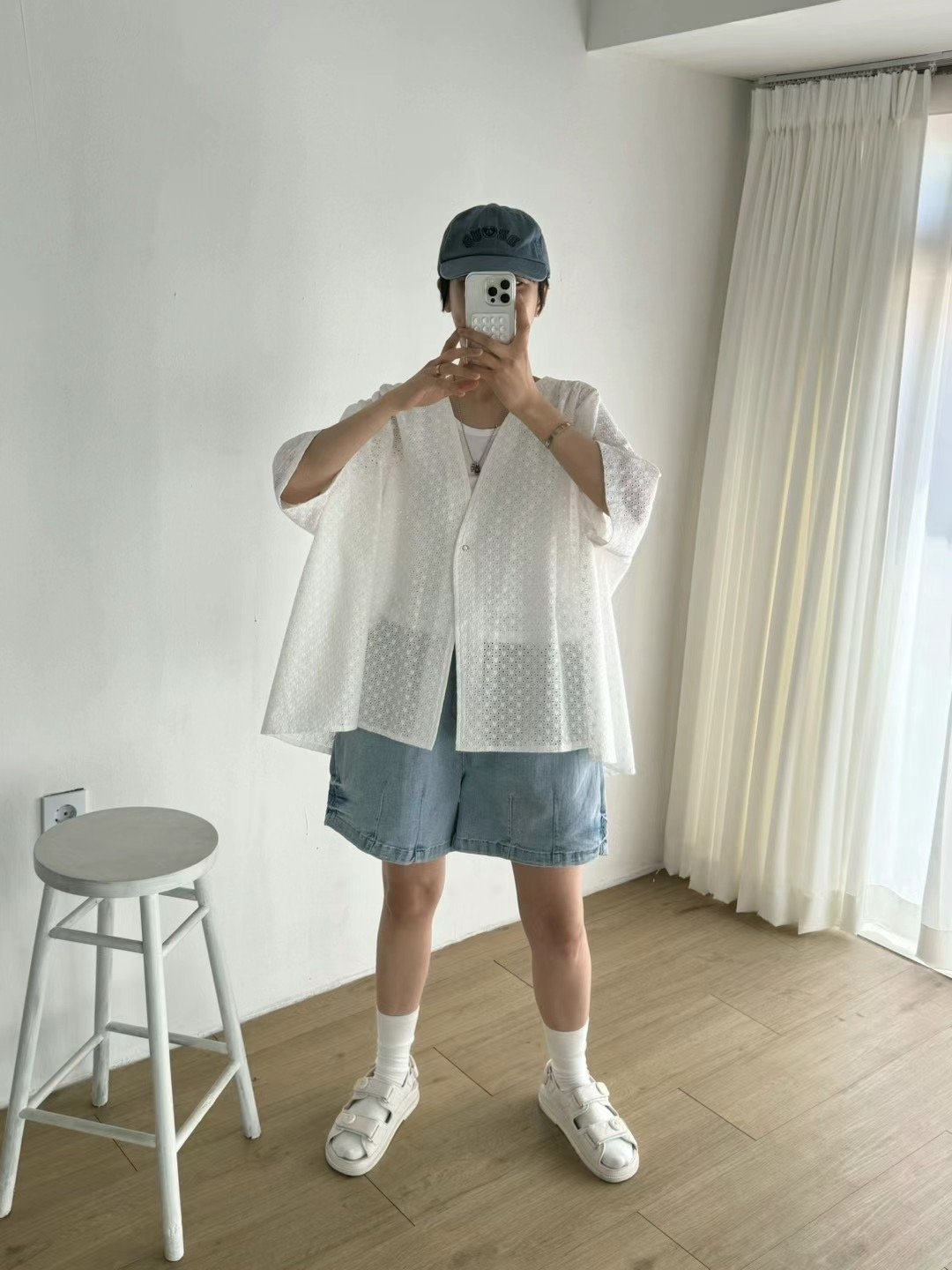 V領單釦鏤空衫 Mi51502