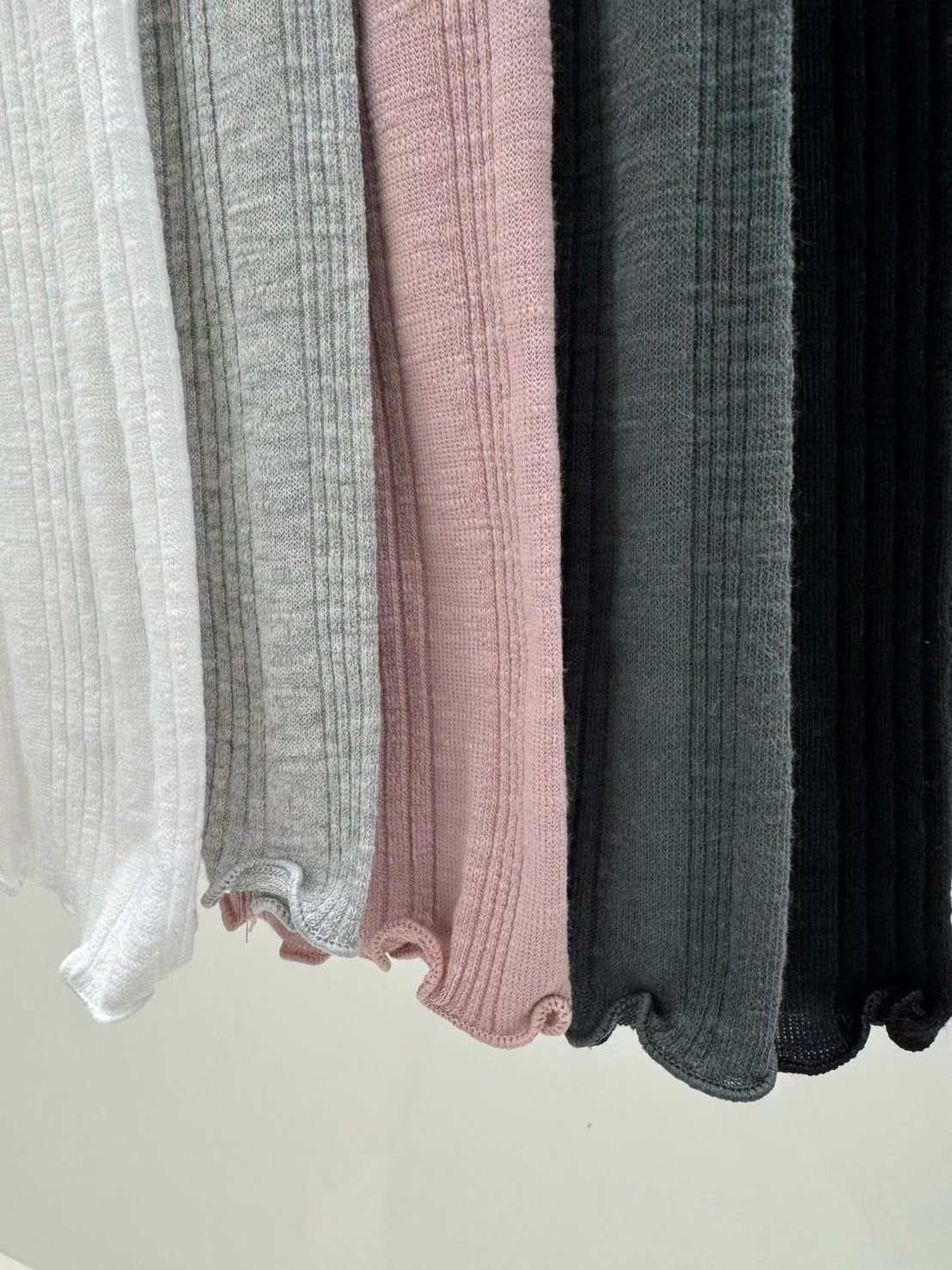 木耳邊坑條上衣 26011505