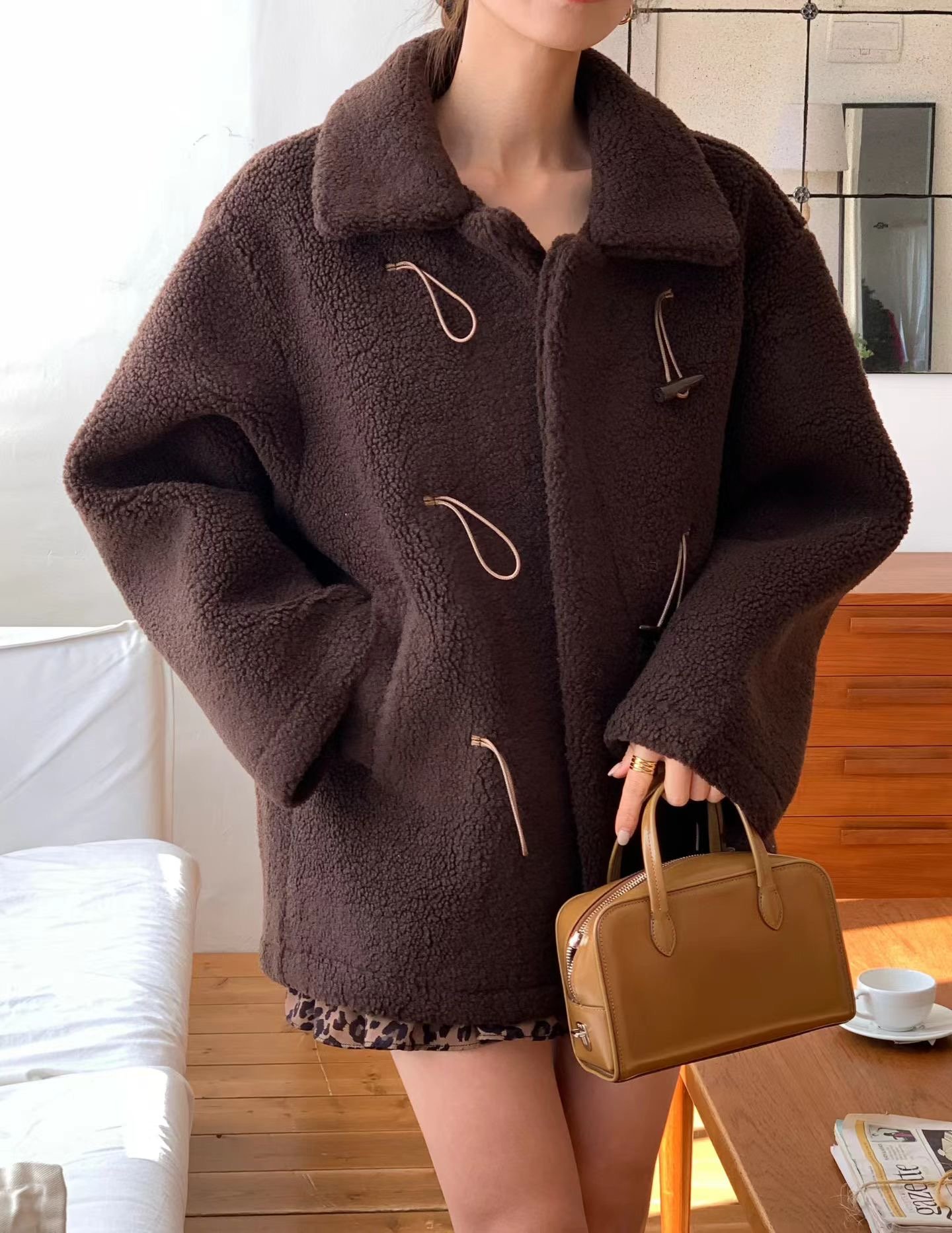 厚磅牛角扣羊羔外套