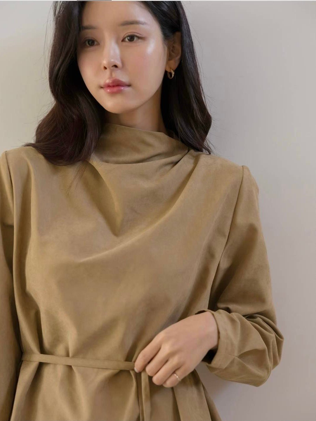 微立領麂皮綁帶上衣