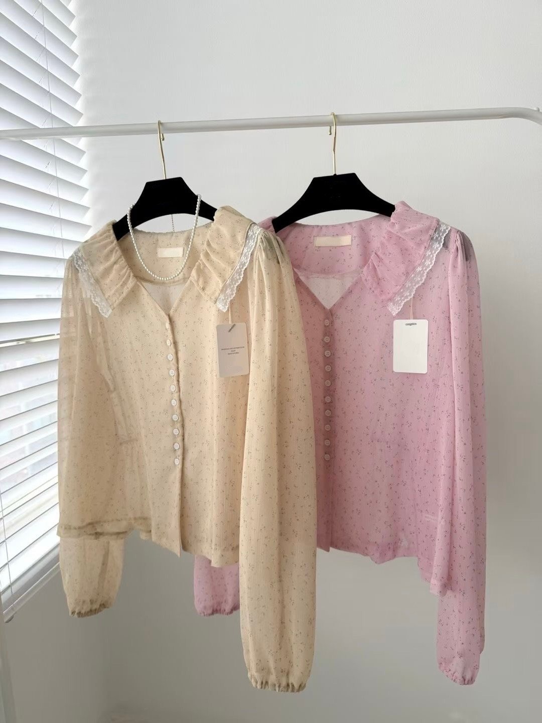 碎花蕾絲大翻領雪紡上衣