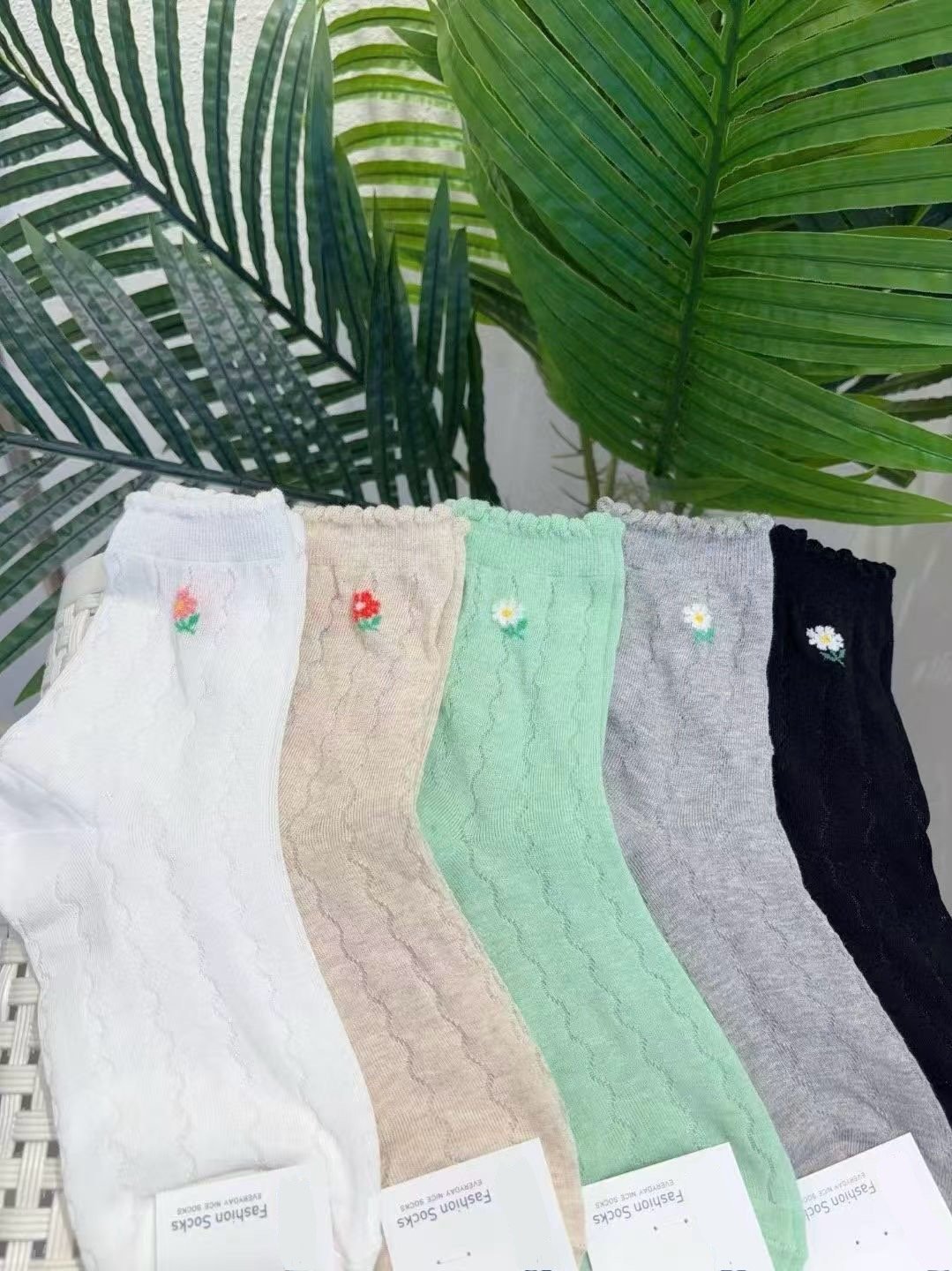 小花刺繡捲邊中筒襪