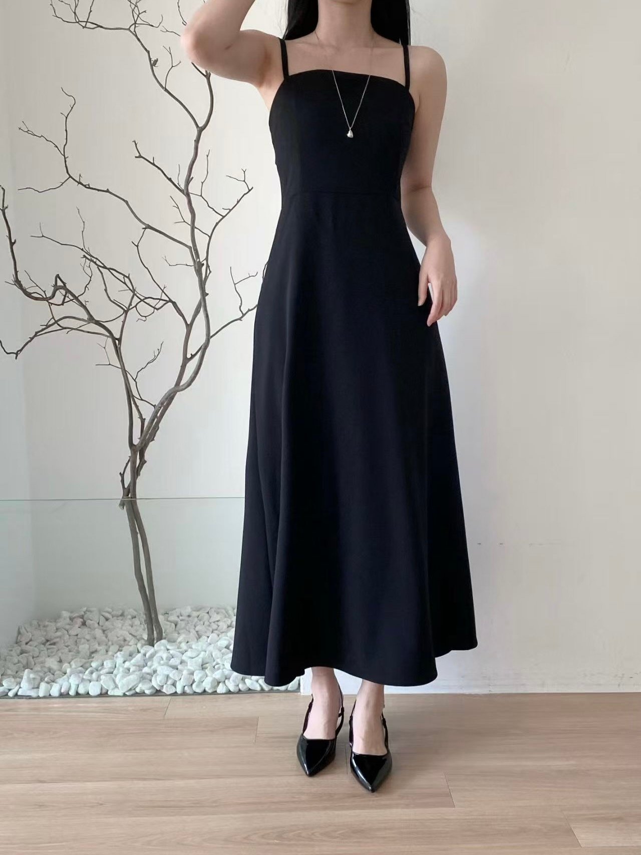 極簡氣質細肩A字長洋裝