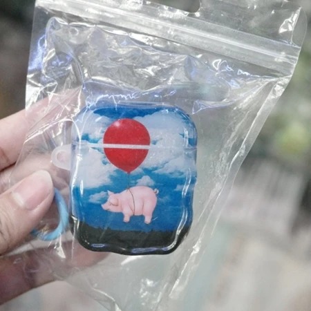 可愛到不行的飛天小豬AirPods保護套