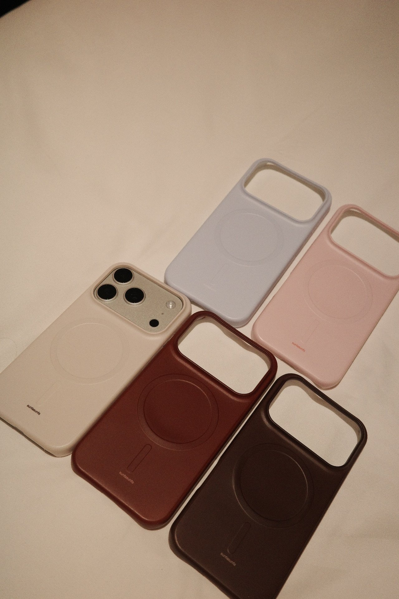 純色啞光磁吸硬殼