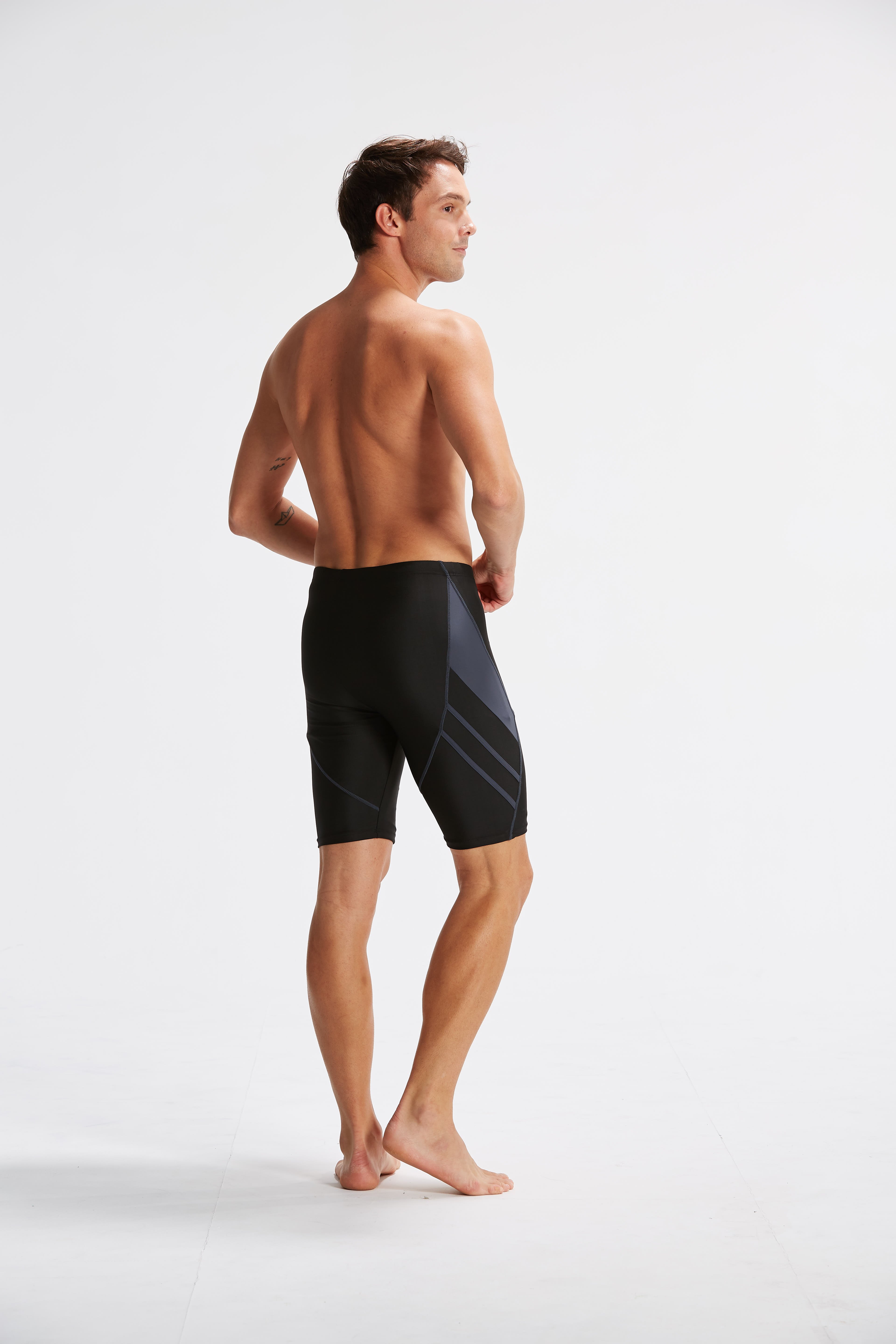 Young Joe 揚捷泳裝 大男黑灰剪接七分泳褲